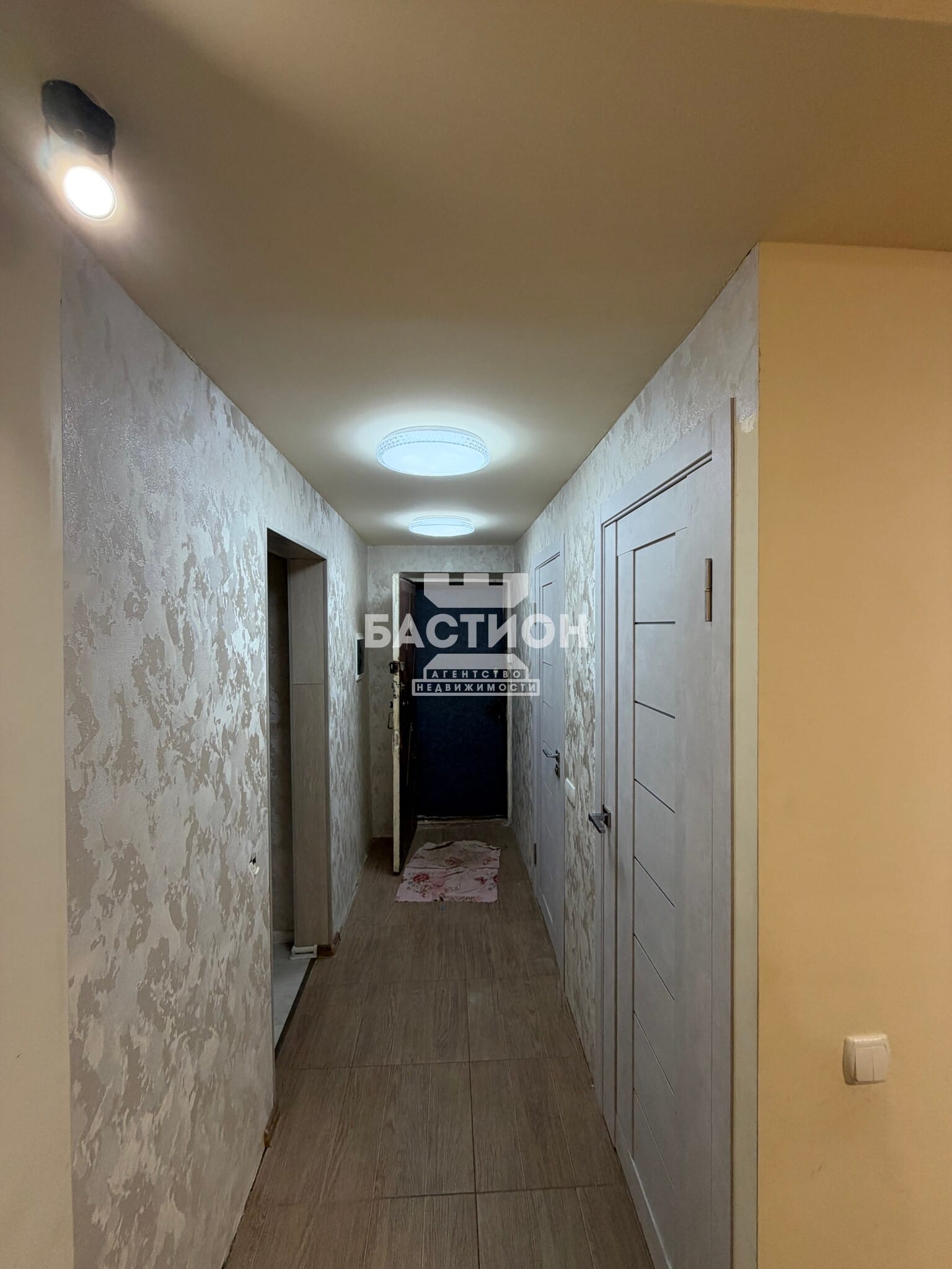 Продаётся трёхкомнатная квартира, 56 м²