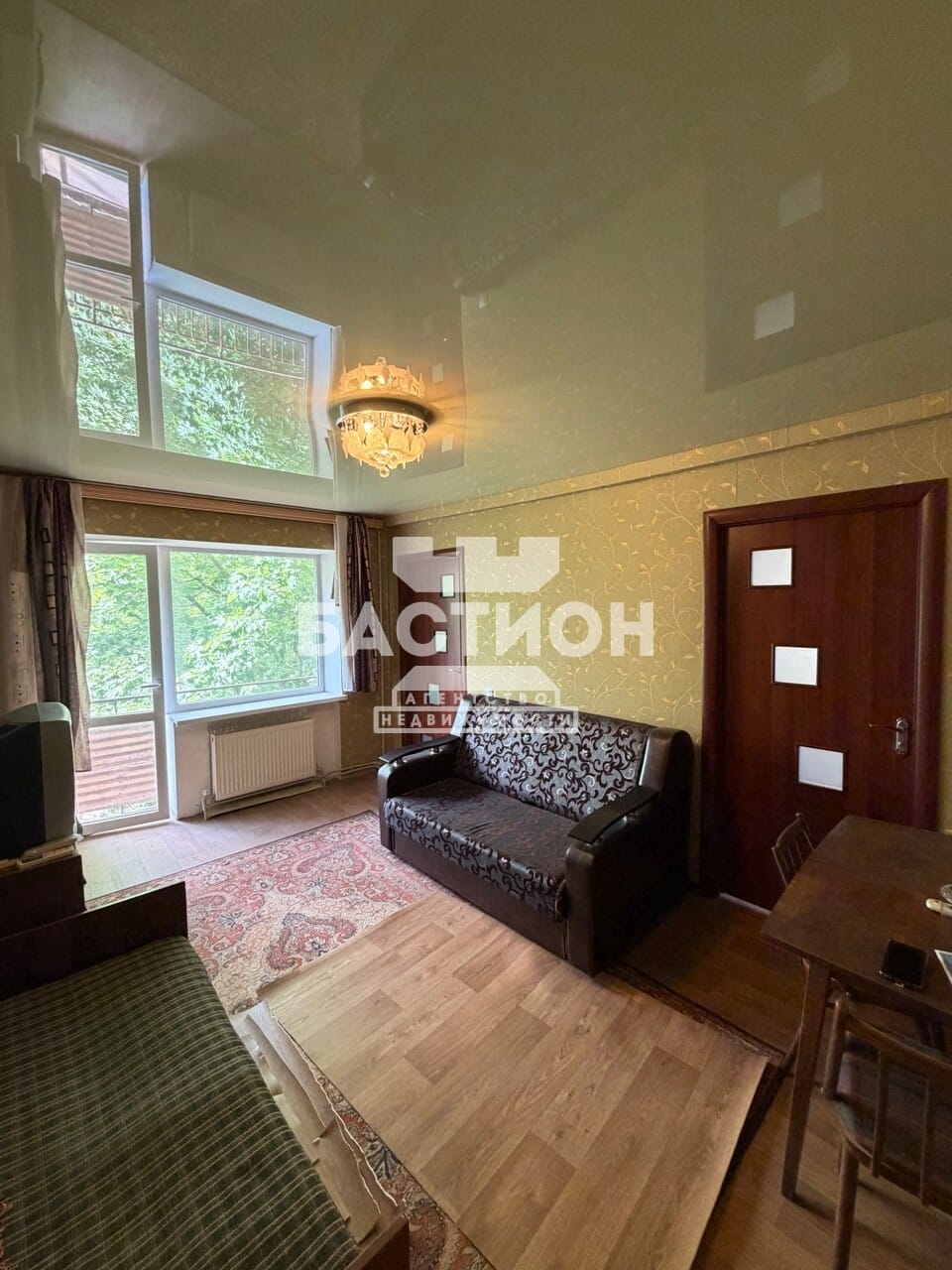 Продаётся трёхкомнатная квартира, 42 м²