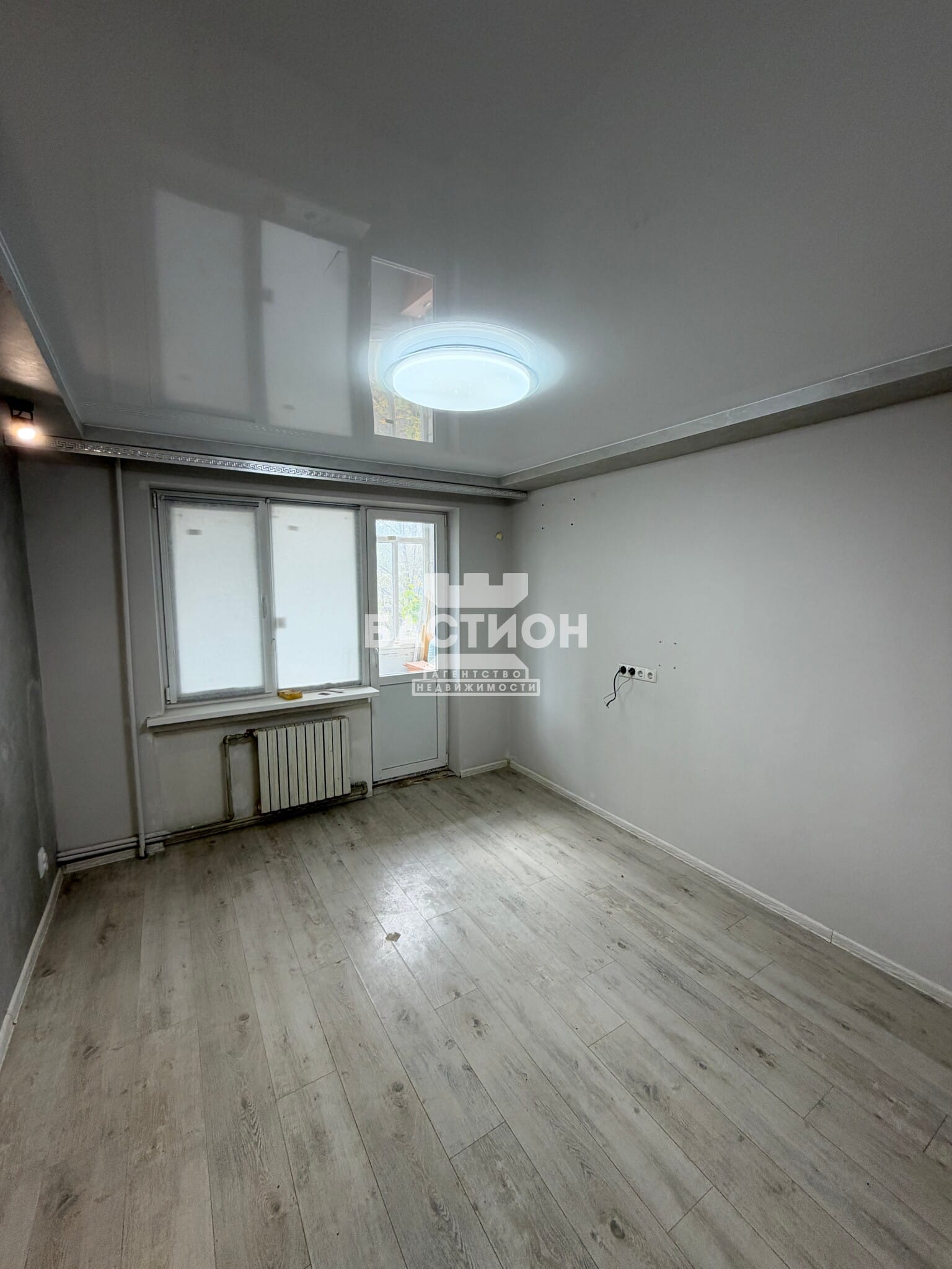 Продаётся трёхкомнатная квартира, 56 м²