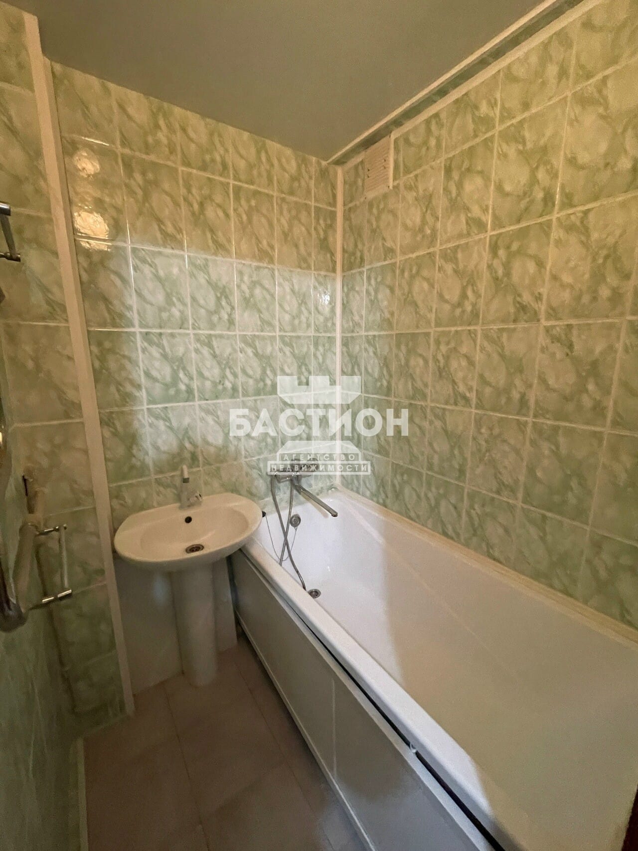 Продаётся трёхкомнатная квартира, 54,1 м²