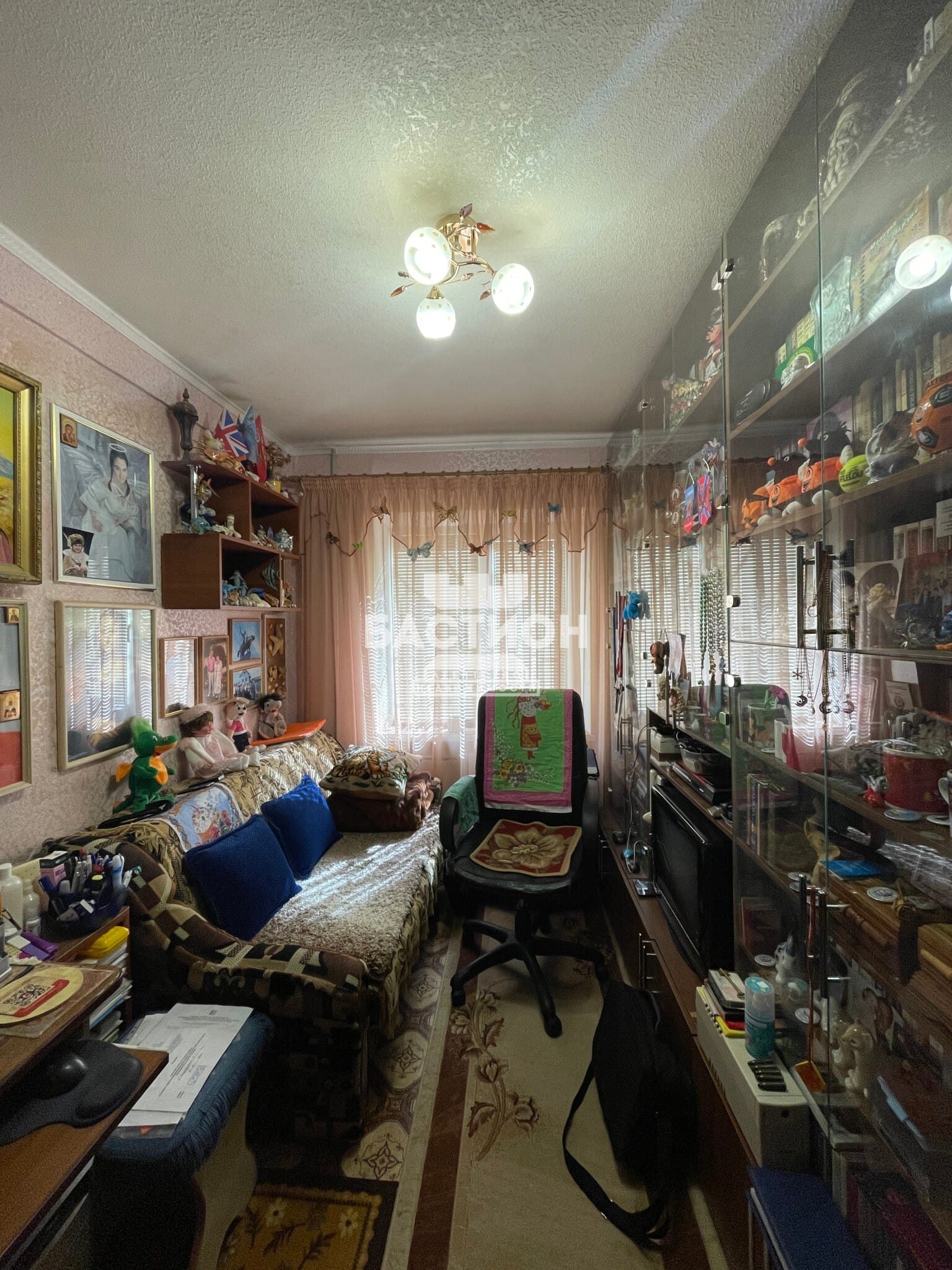 Продаётся трёхкомнатная квартира, 50 м²