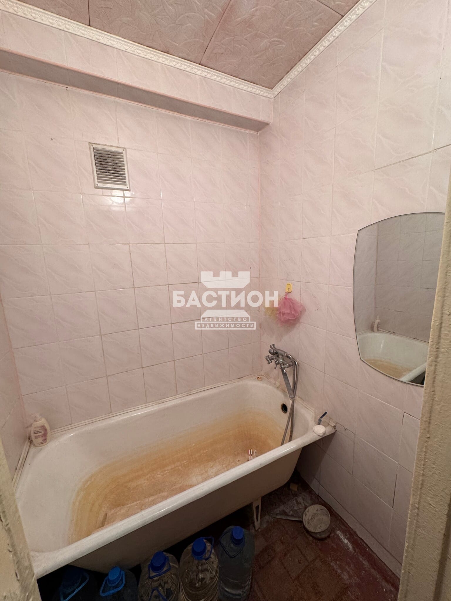 Продаётся трёхкомнатная квартира, 67 м²