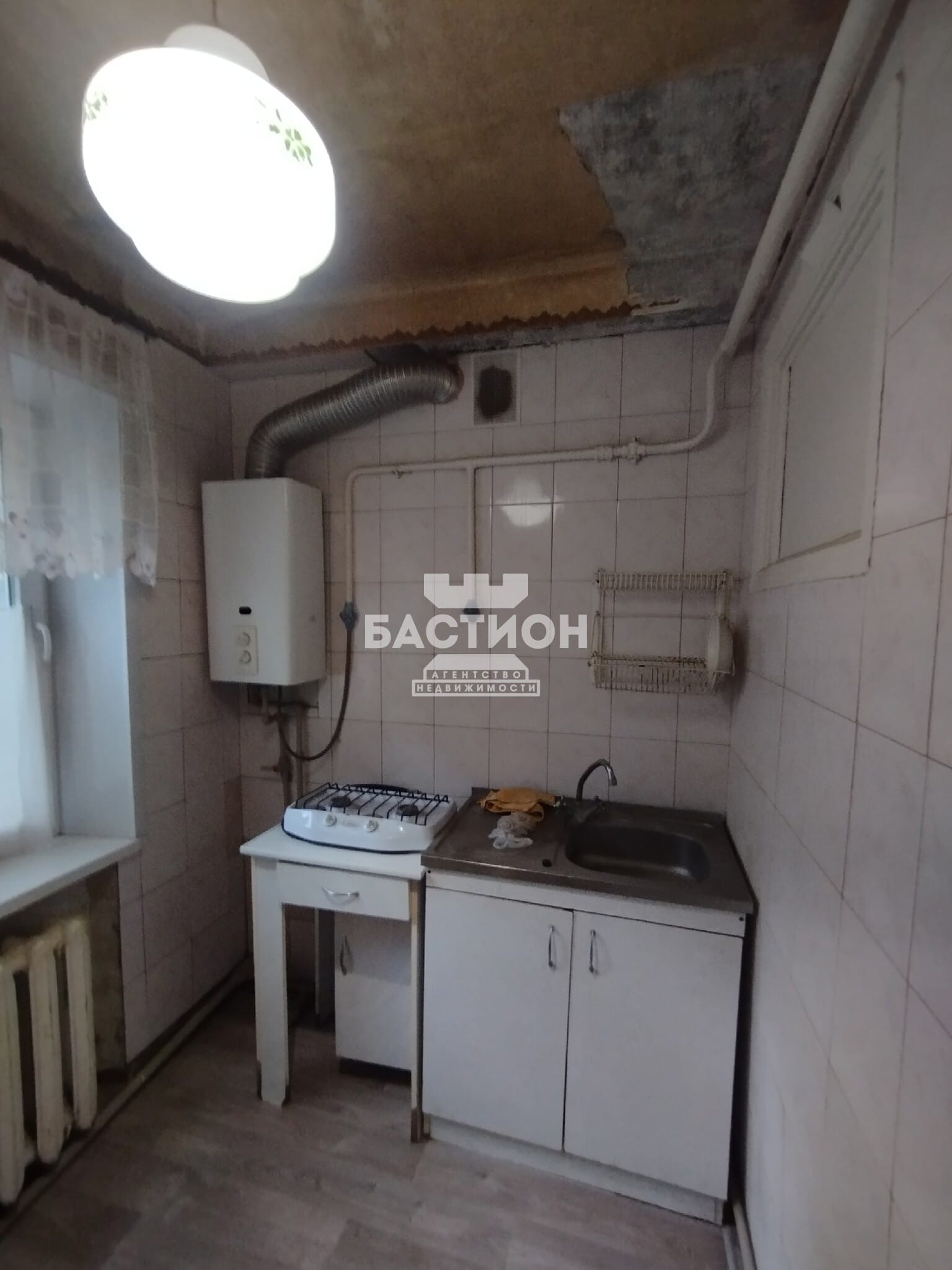 Продаётся трёхкомнатная квартира, 43 м²