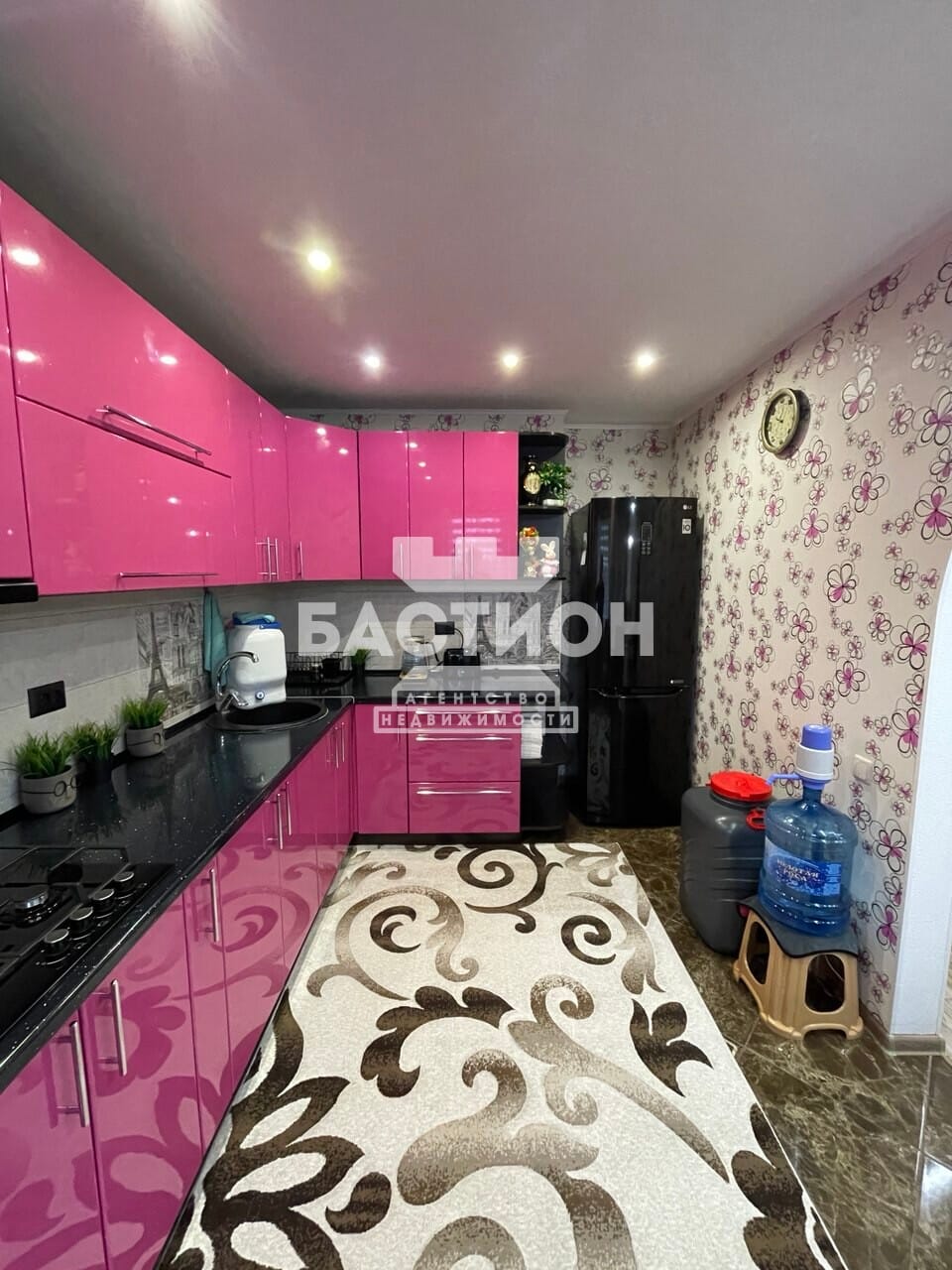 Продаётся трёхкомнатная квартира, 62,6 м²