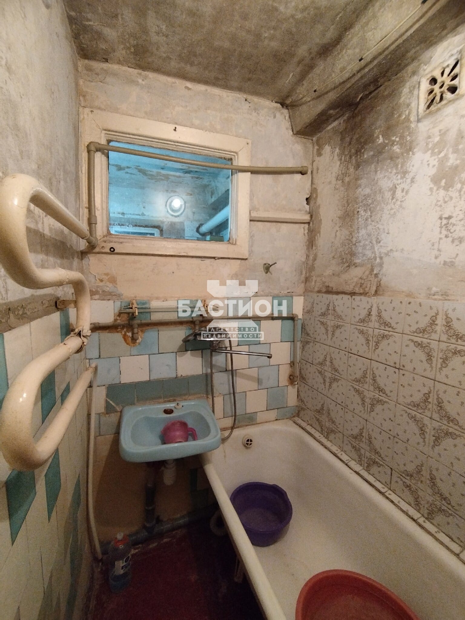 Продаётся трёхкомнатная квартира, 53 м²
