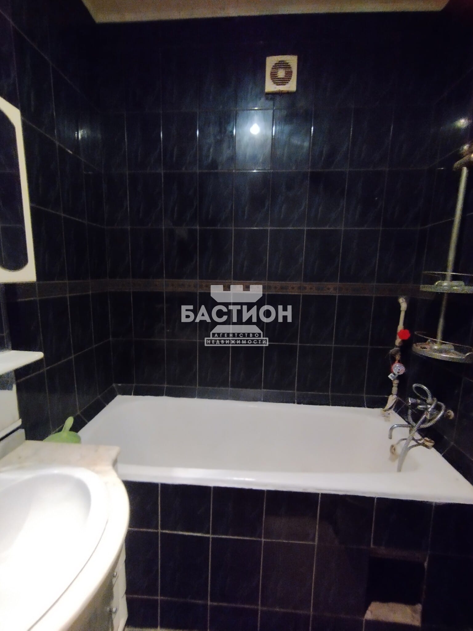 Продаётся трёхкомнатная квартира, 77 м²