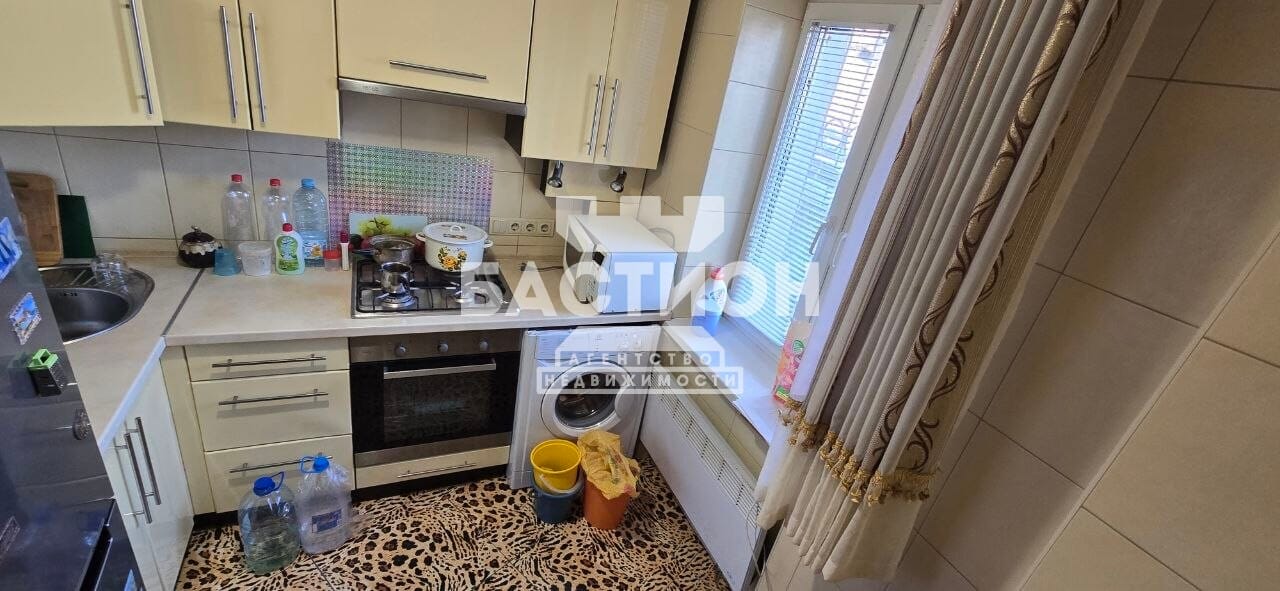 Продаётся трёхкомнатная квартира, 53,4 м²