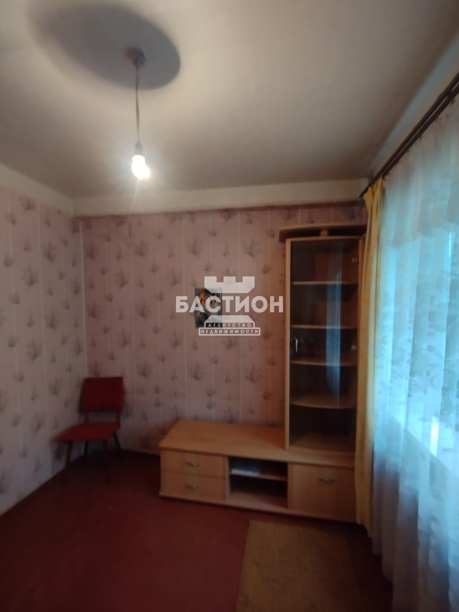 Продаётся трёхкомнатная квартира, 43 м²