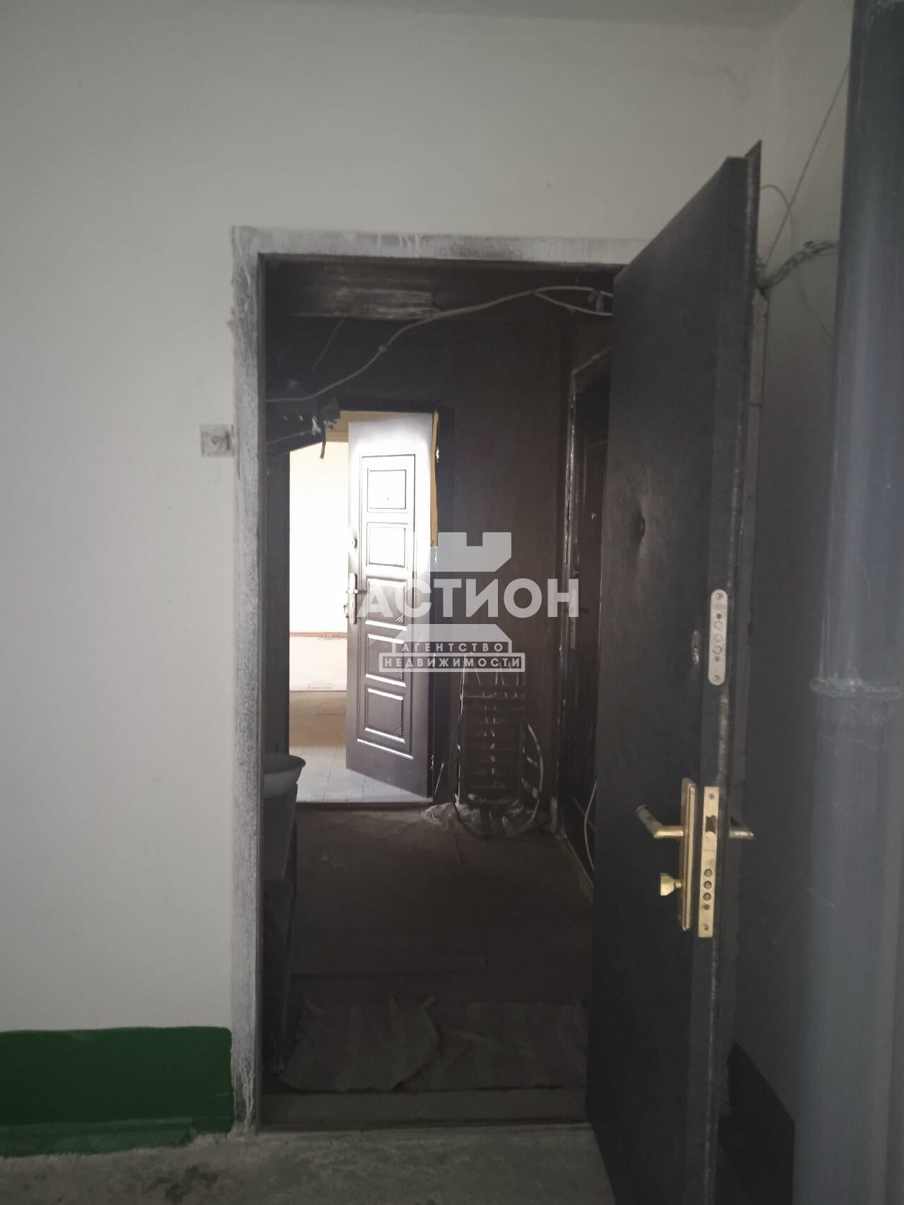 Продаётся трёхкомнатная квартира, 62,5 м²