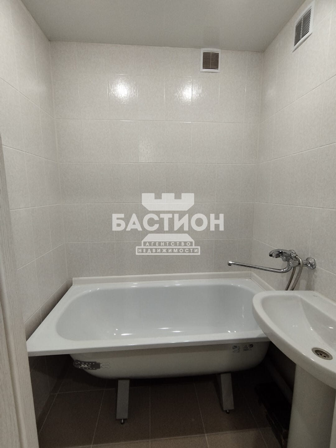 Продаётся трёхкомнатная квартира, 65 м²