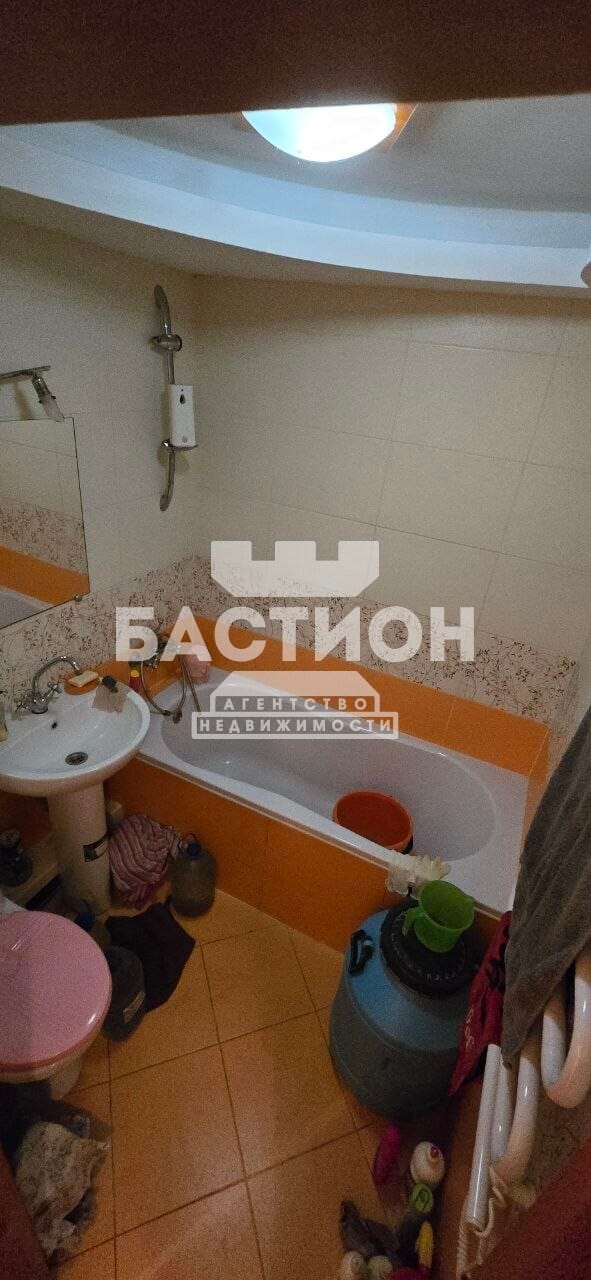 Продаётся трёхкомнатная квартира, 53,4 м²