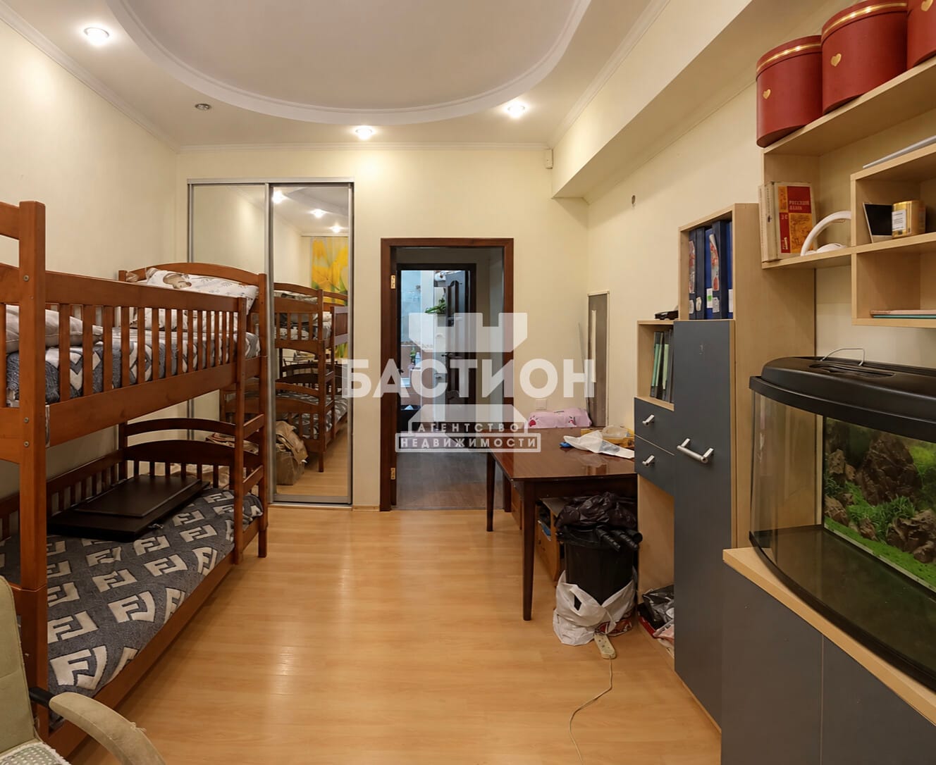 Продаётся трёхкомнатная квартира, 76 м²