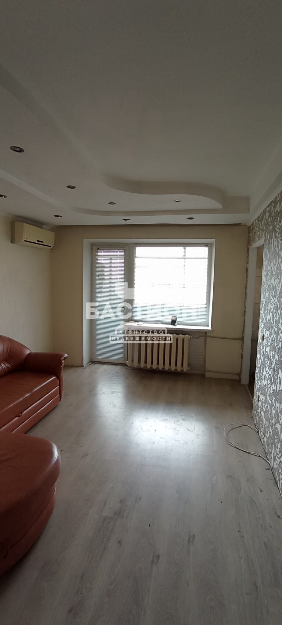 Продаётся трёхкомнатная квартира, 49,8 м²