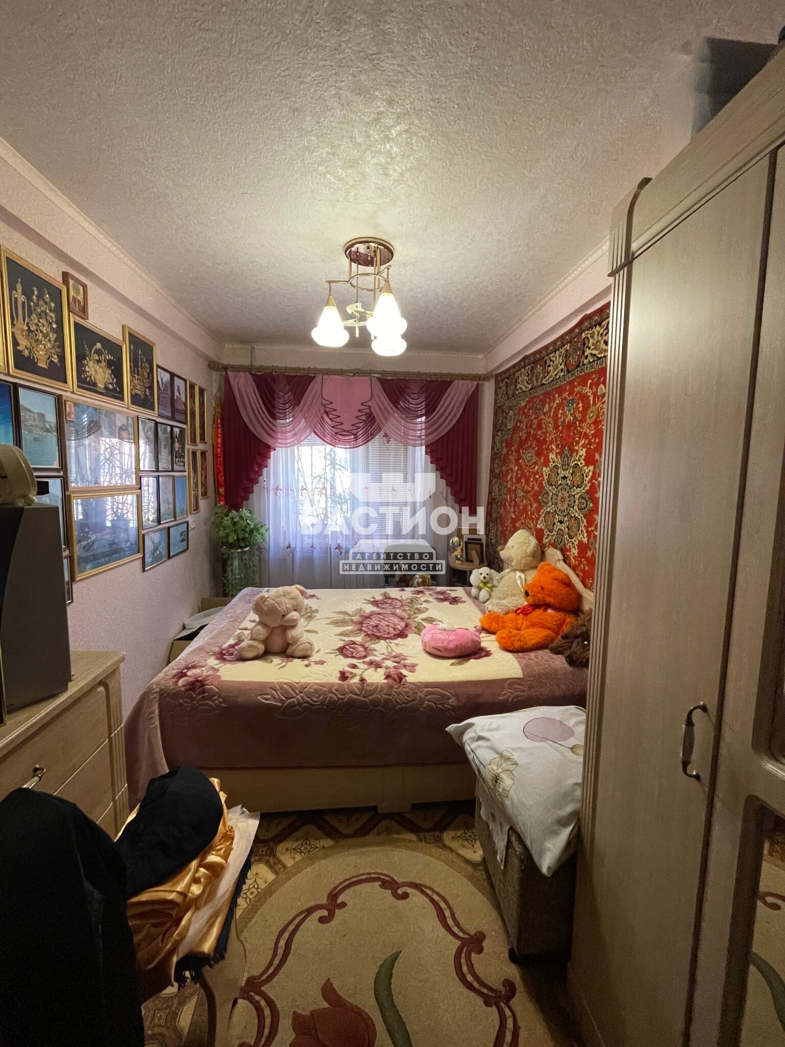Продаётся трёхкомнатная квартира, 50 м²