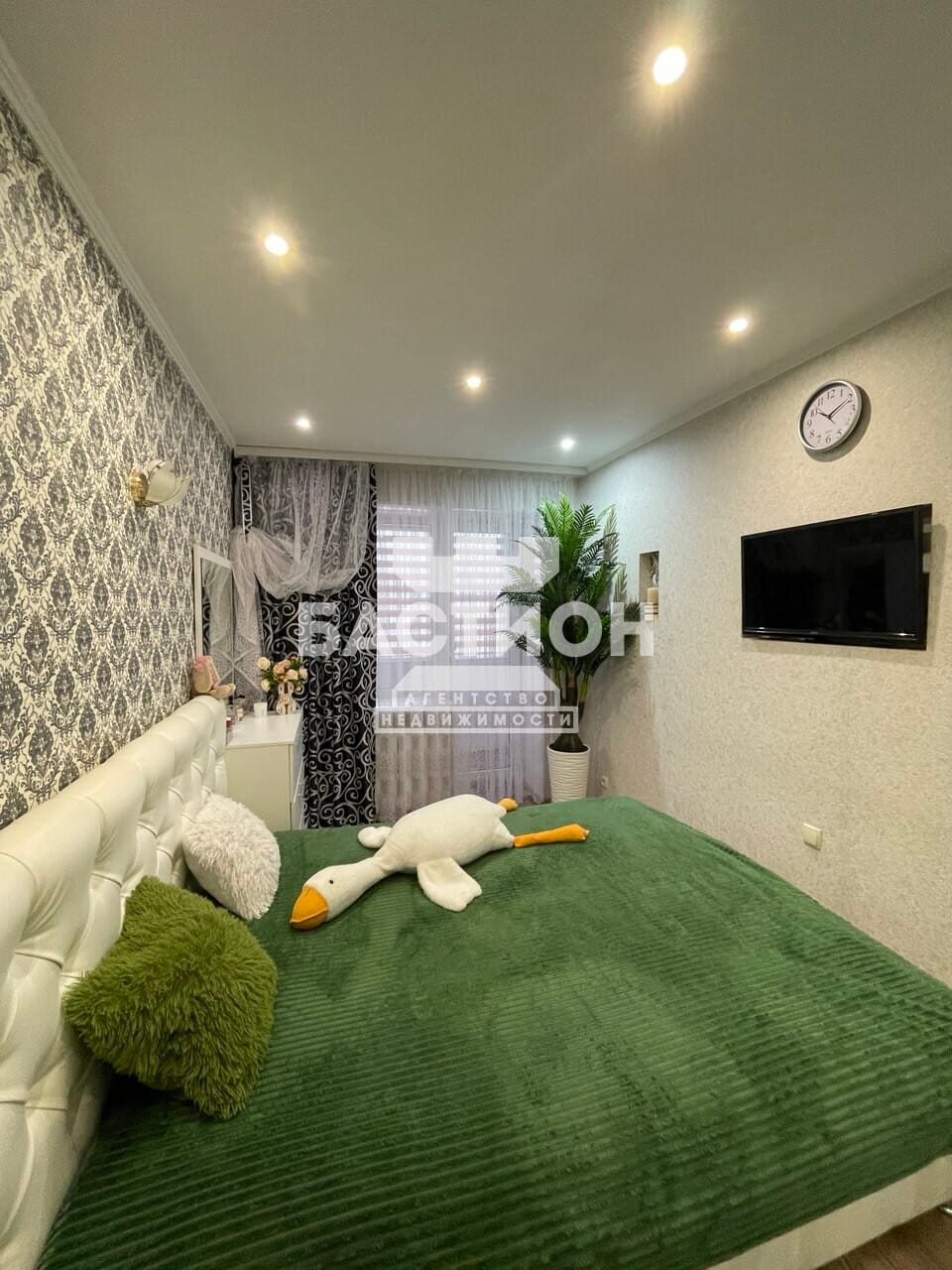 Продаётся трёхкомнатная квартира, 62,6 м²