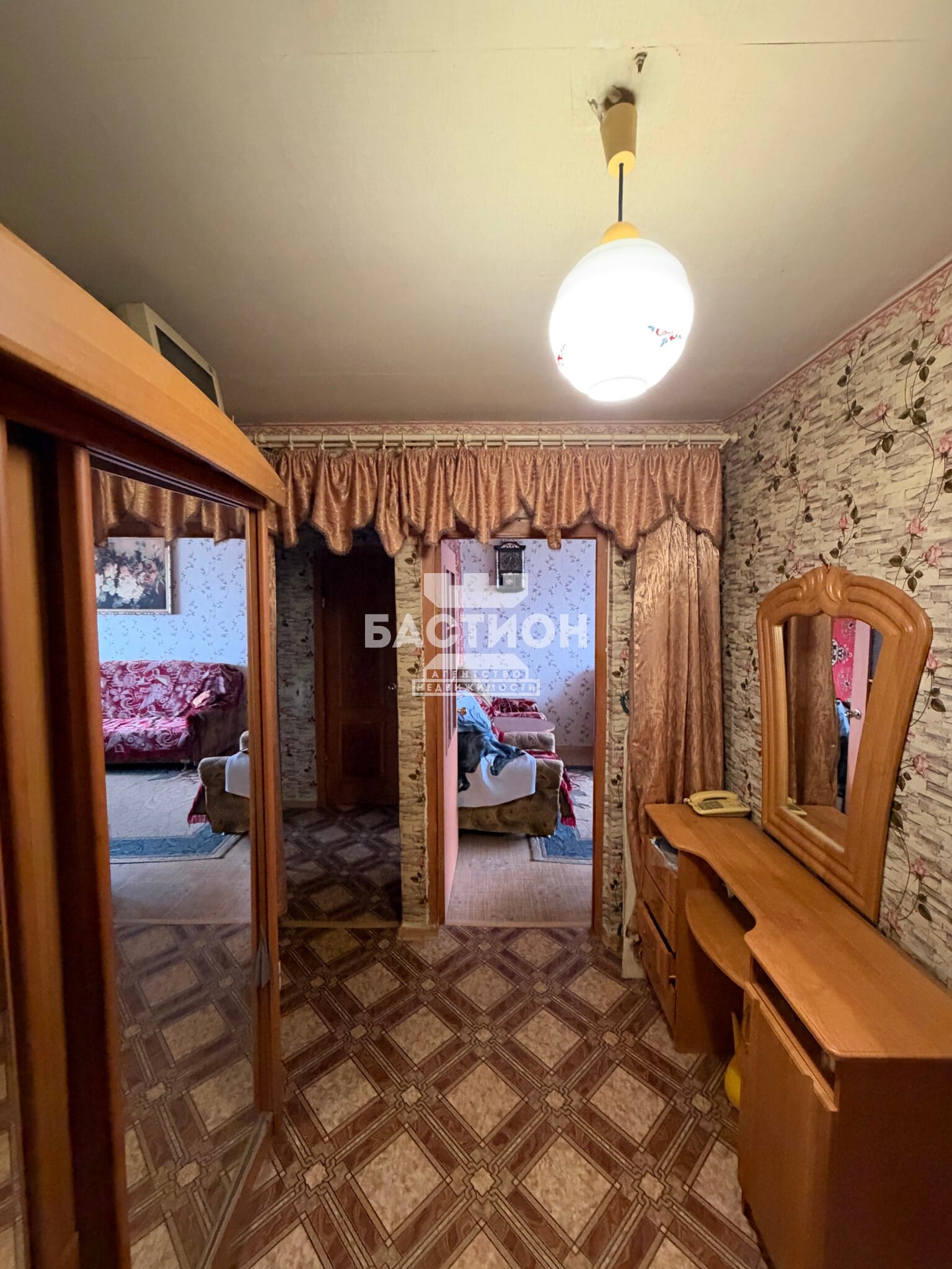 Продаётся трёхкомнатная квартира, 62 м²