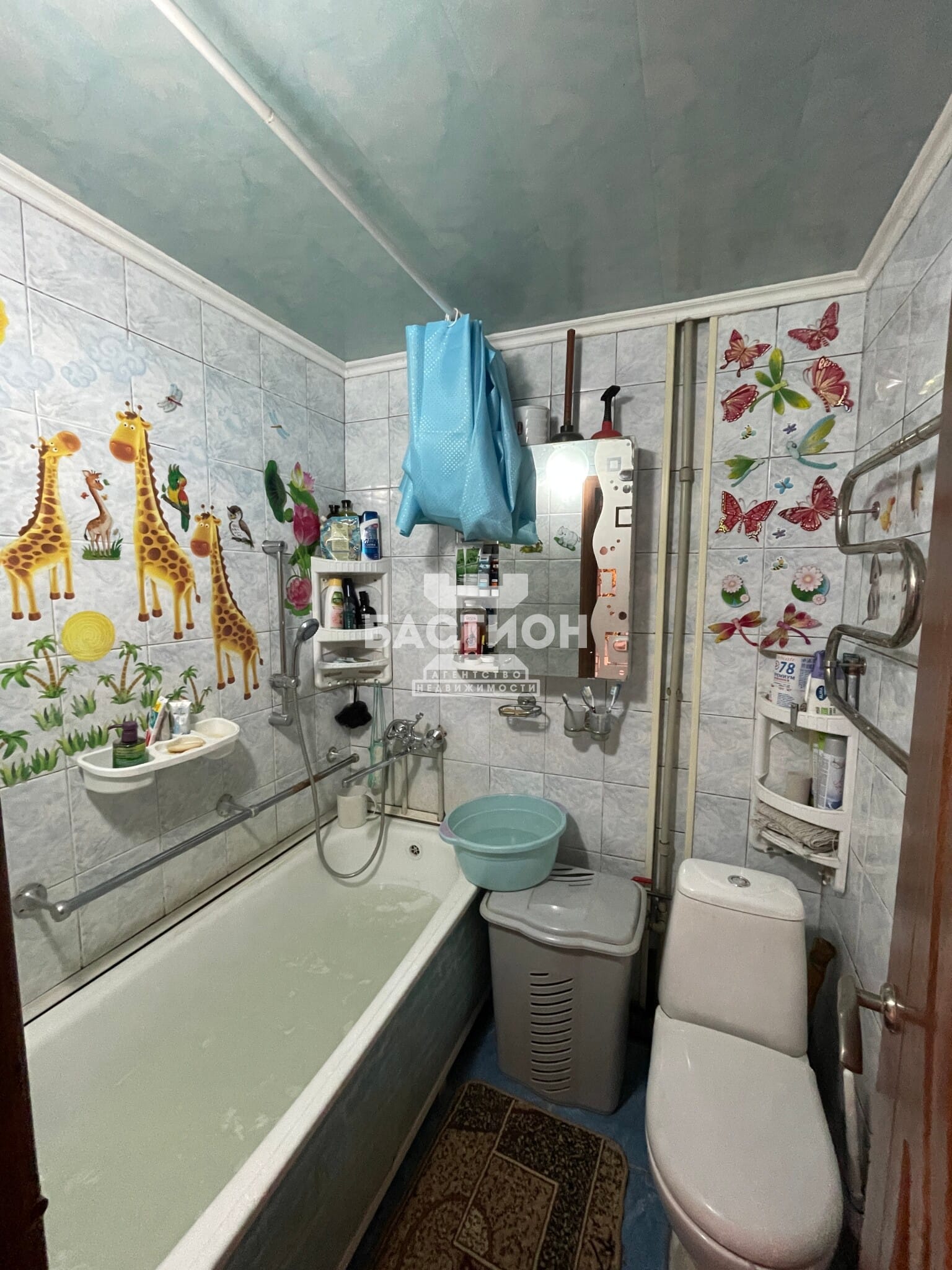 Продаётся трёхкомнатная квартира, 50 м²