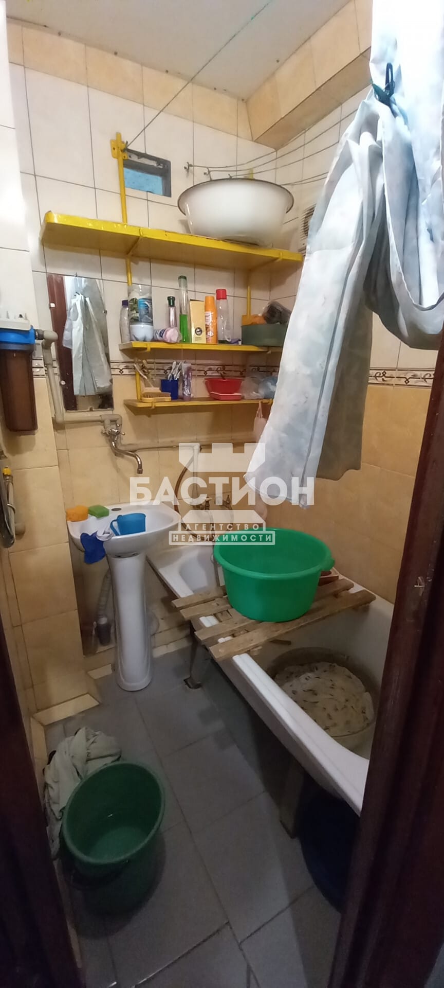 Продаётся трёхкомнатная квартира, 53 м²