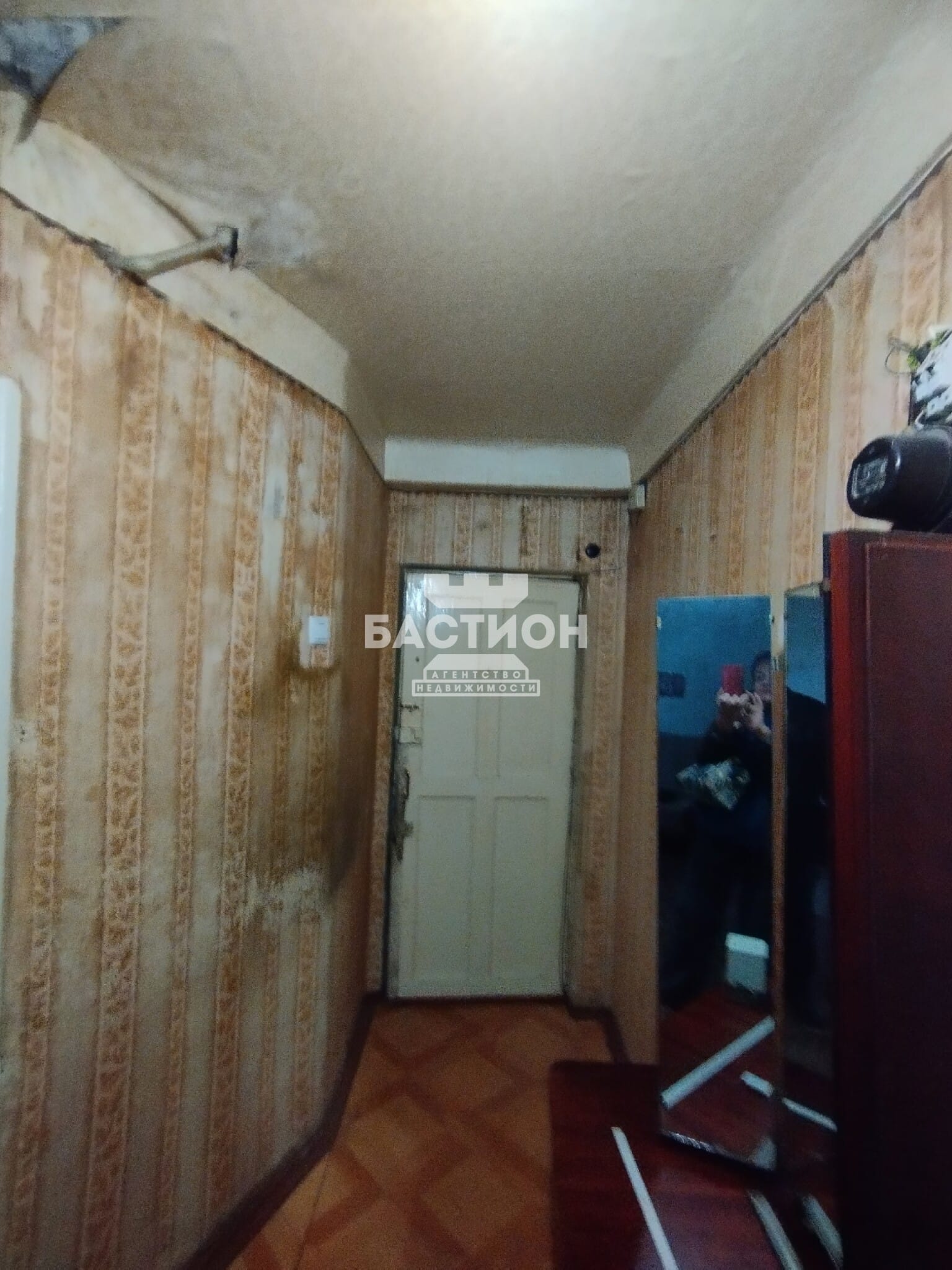 Продаётся трёхкомнатная квартира, 43 м²