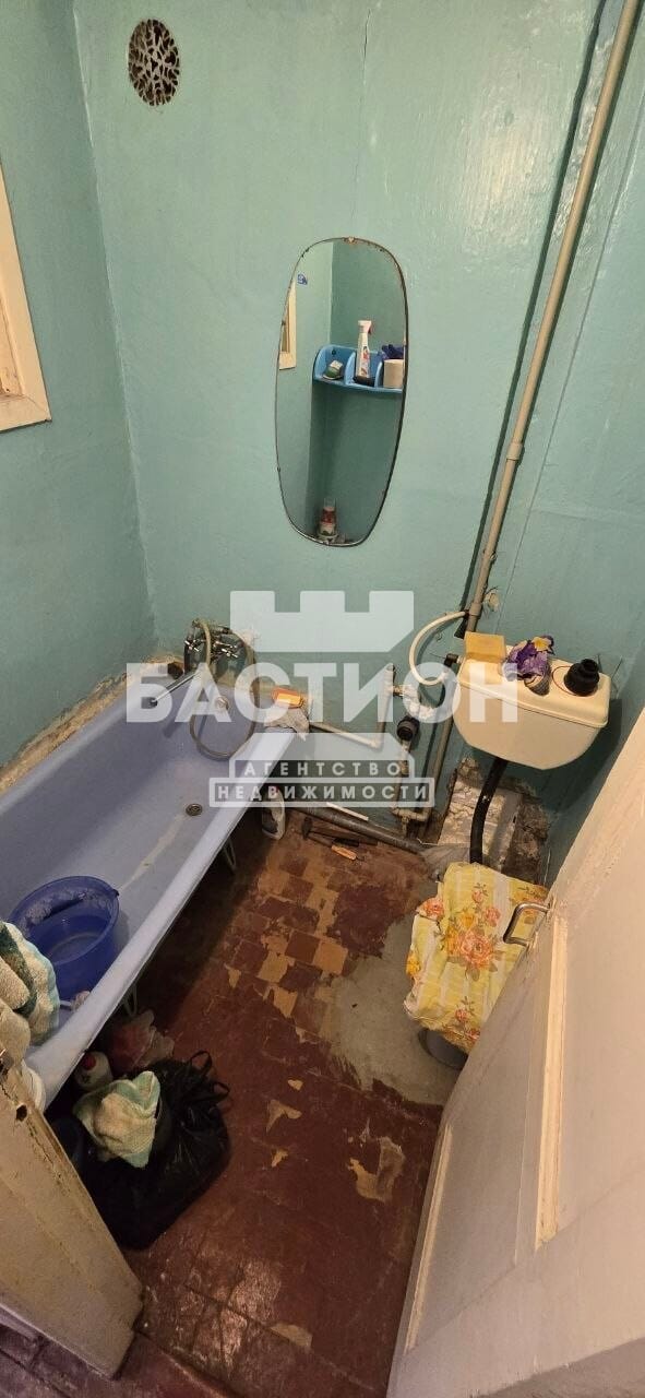 Продаётся трёхкомнатная квартира, 48,5 м²