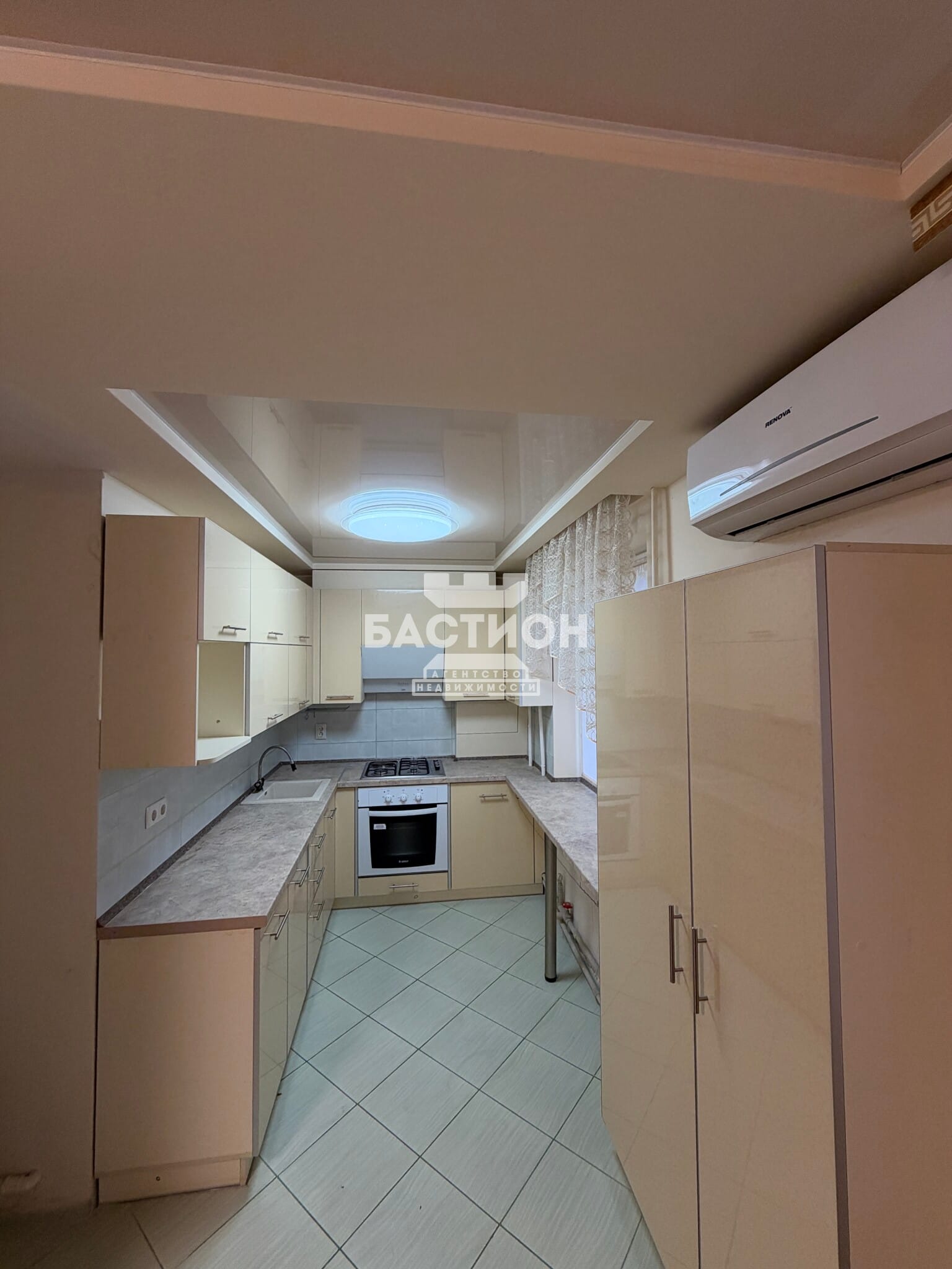 Продаётся трёхкомнатная квартира, 56 м²