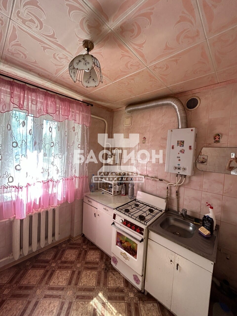 Продаётся трёхкомнатная квартира, 52,9 м²