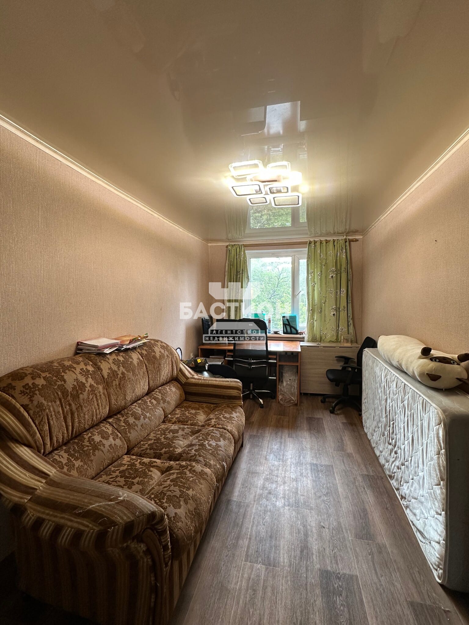 Продаётся четырёхкомнатная квартира, 66,6 м²
