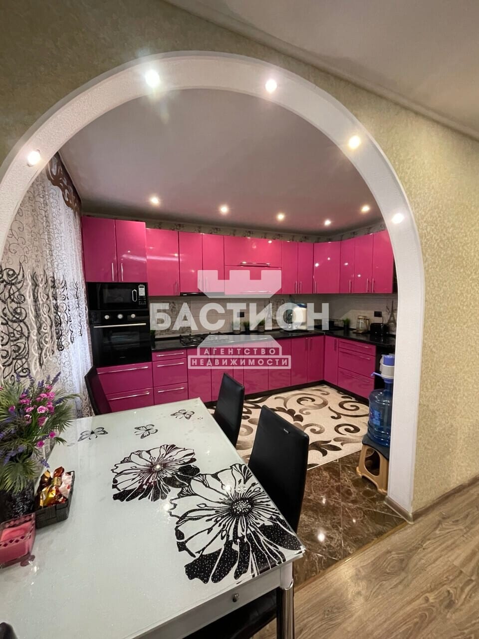 Продаётся трёхкомнатная квартира, 62,6 м²