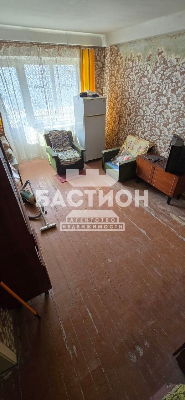 Продаётся трёхкомнатная квартира, 48,5 м²