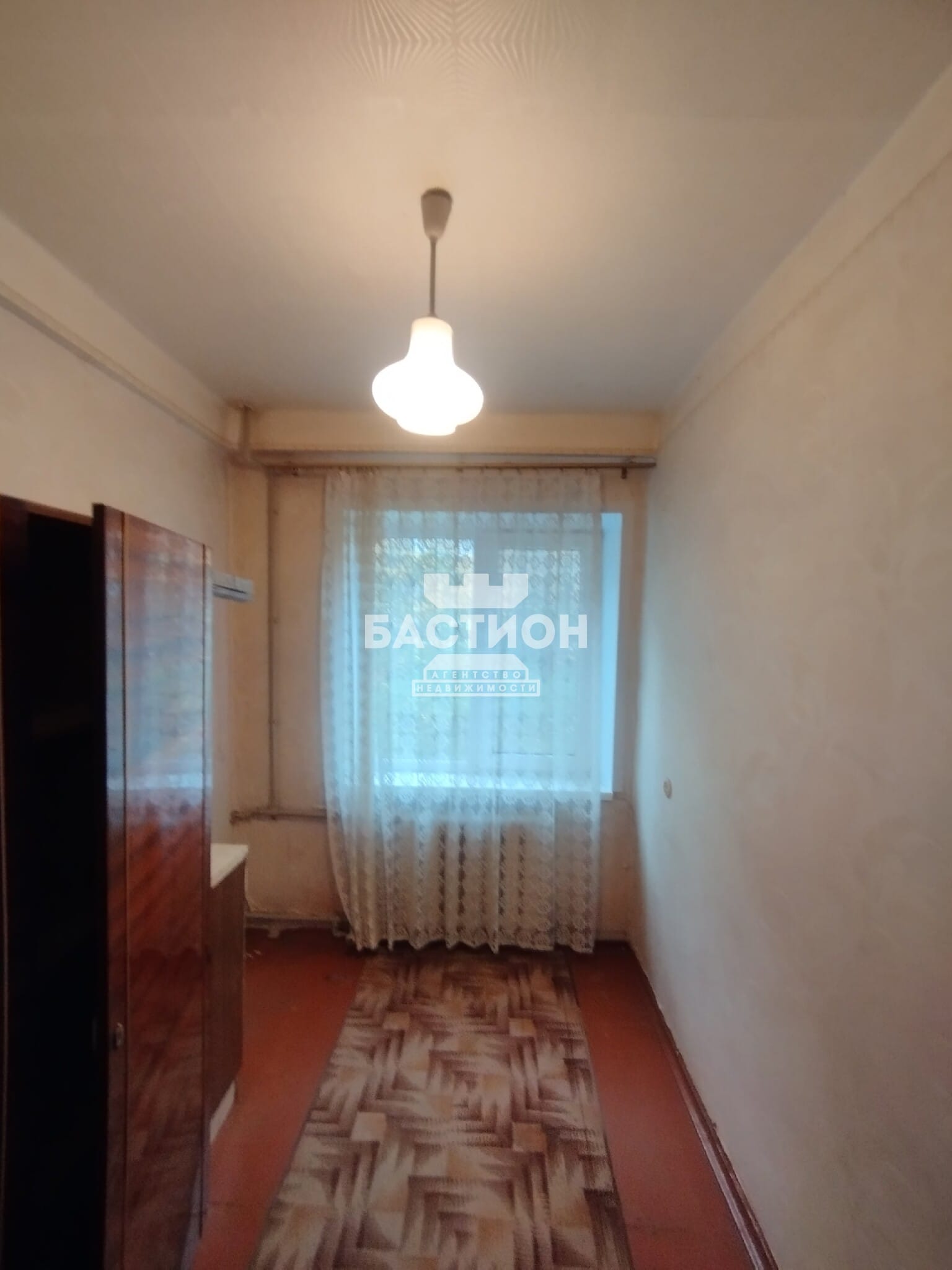 Продаётся трёхкомнатная квартира, 43 м²