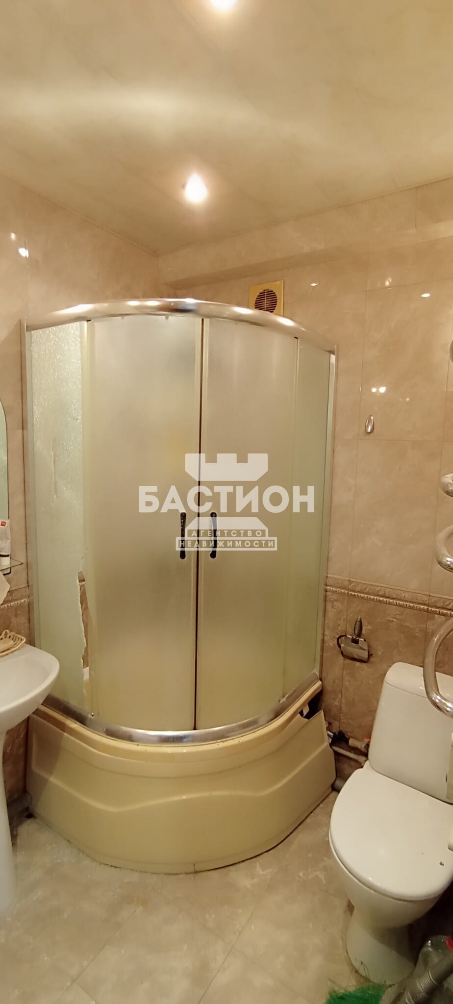 Продаётся трёхкомнатная квартира, 49,8 м²