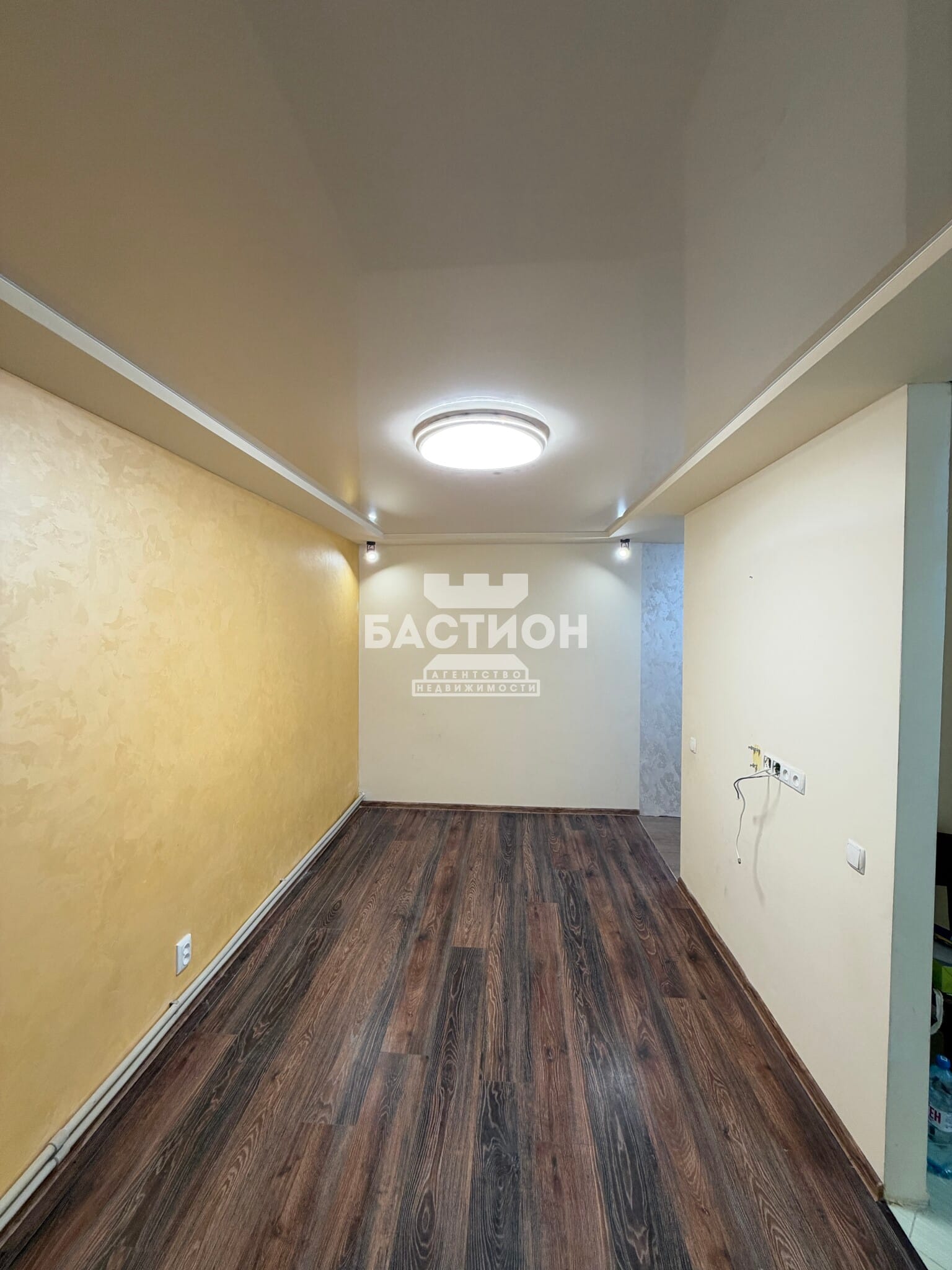 Продаётся трёхкомнатная квартира, 56 м²