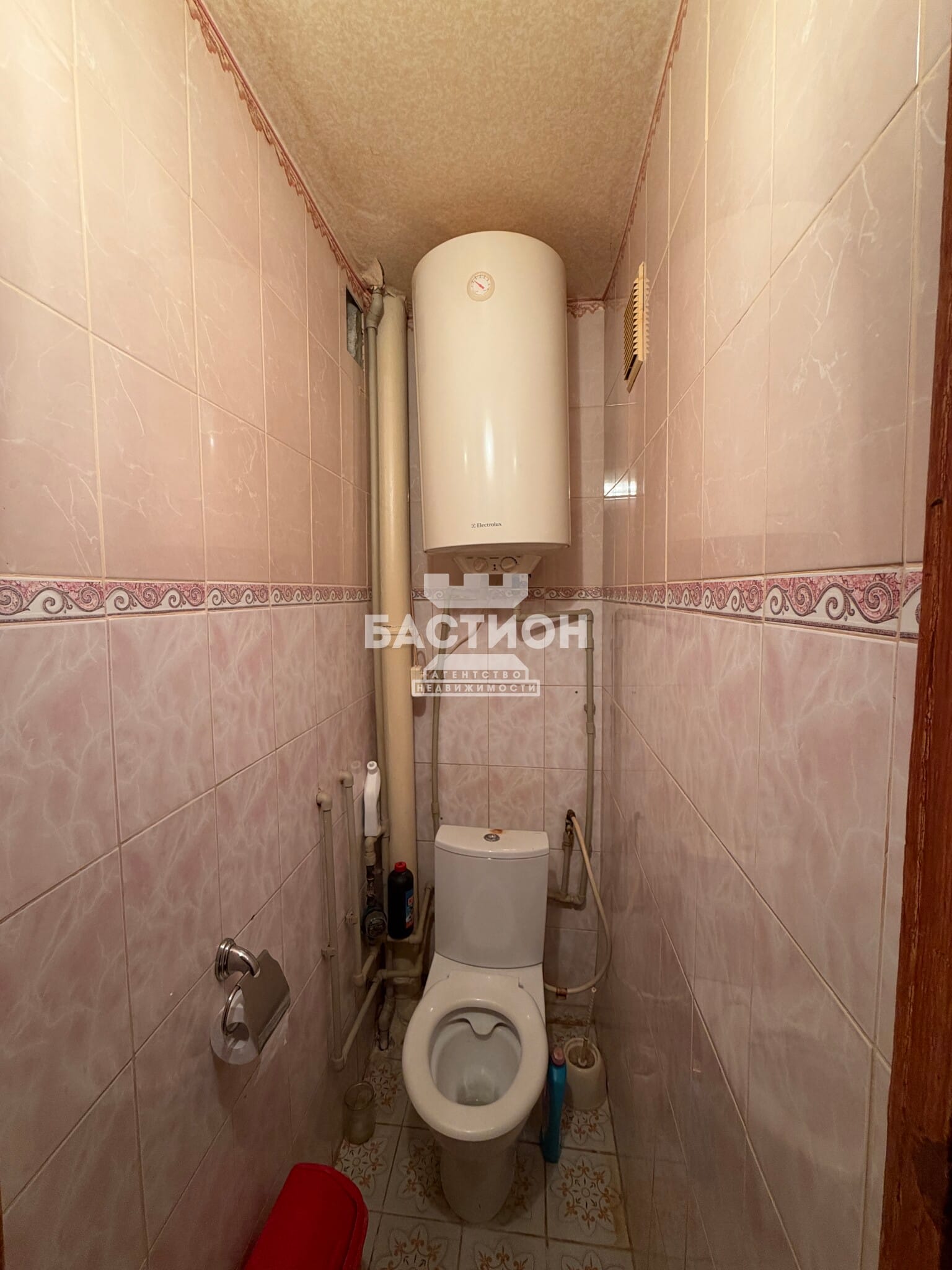 Продаётся трёхкомнатная квартира, 62 м²
