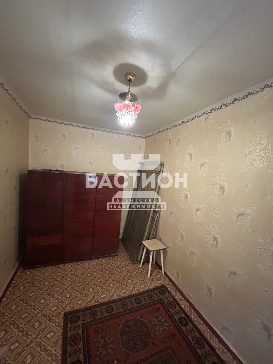 Продаётся трёхкомнатная квартира, 52,9 м²