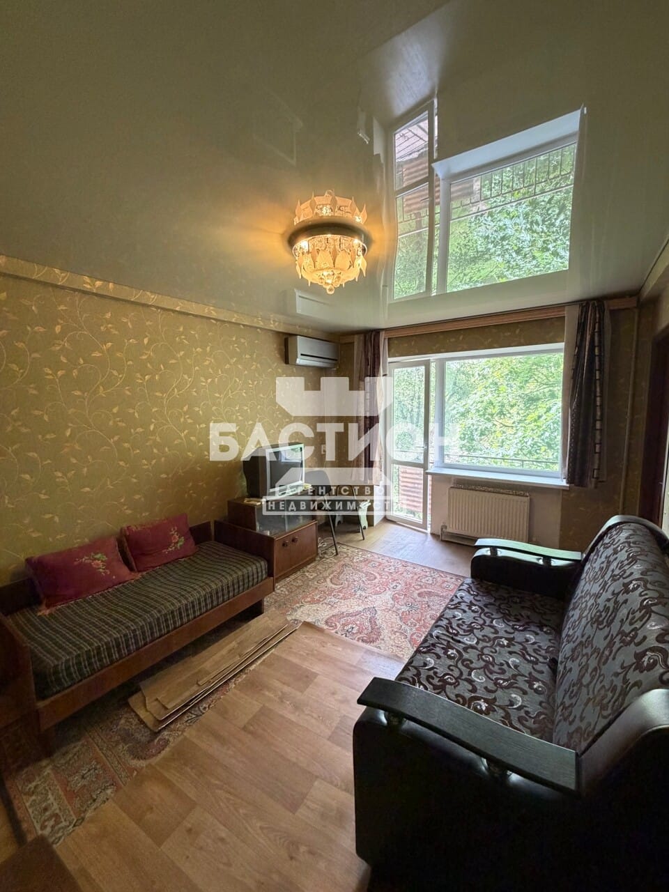 Продаётся трёхкомнатная квартира, 42 м²