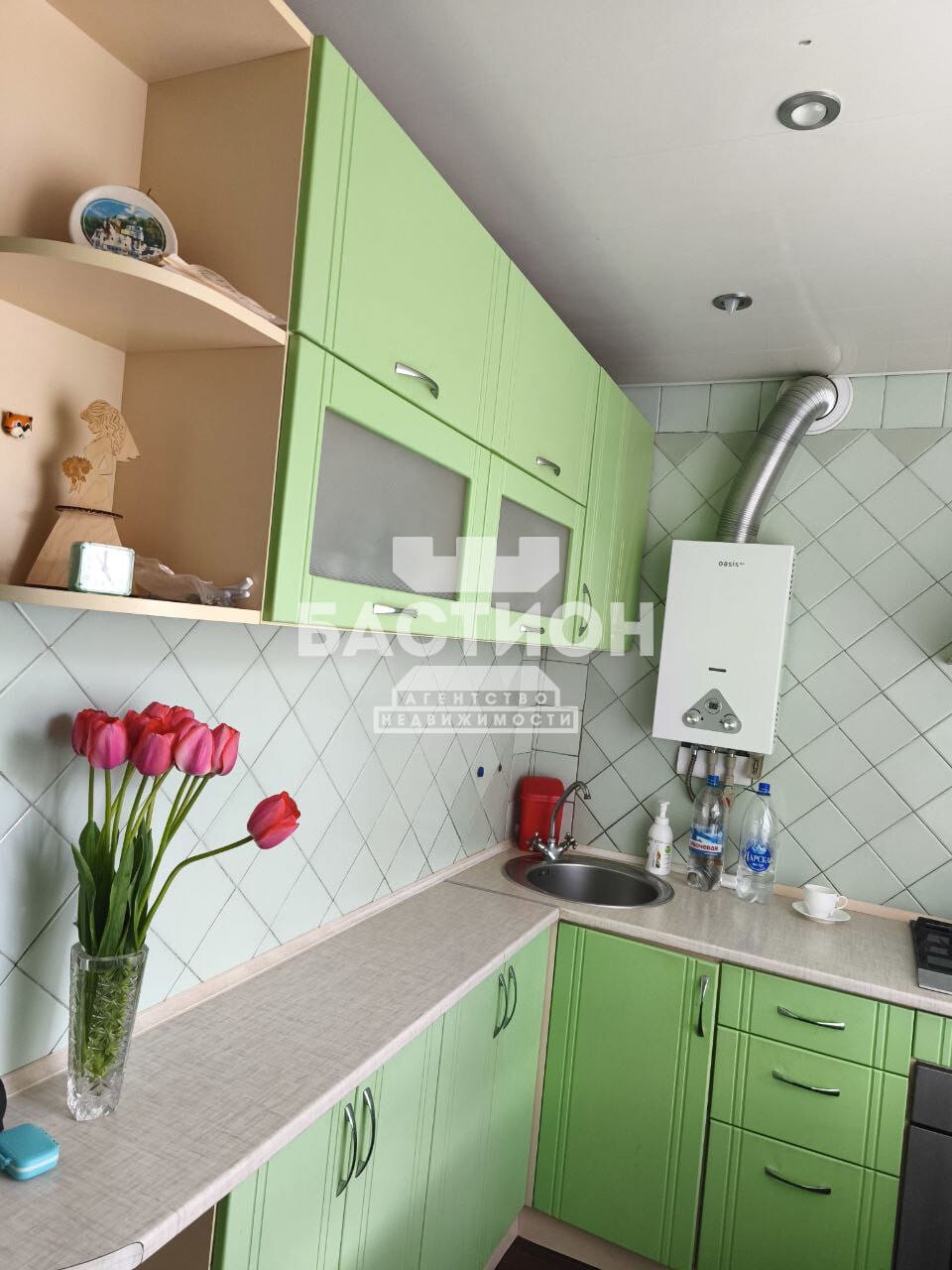 Продаётся трёхкомнатная квартира, 59,8 м²