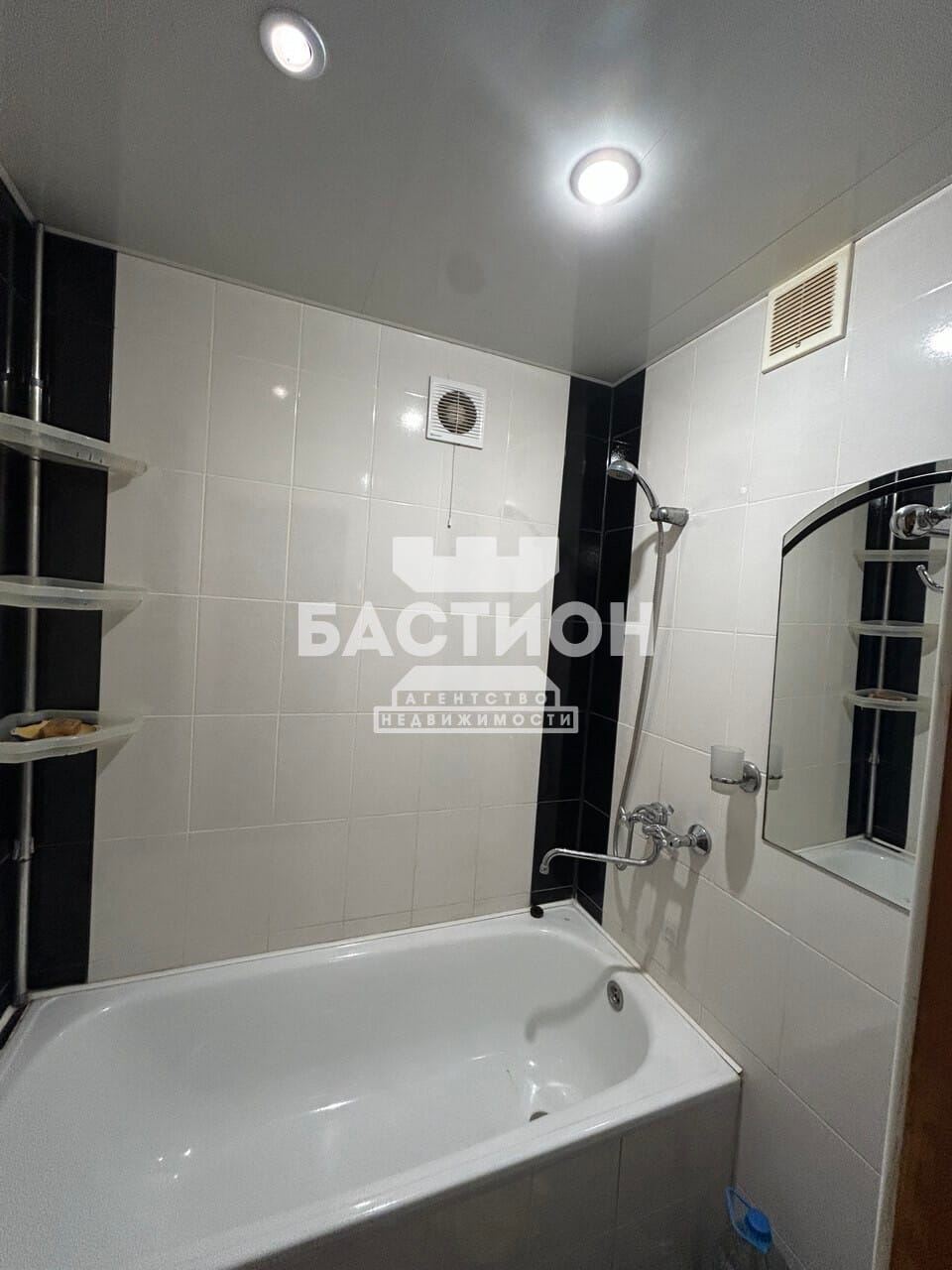 Продаётся трёхкомнатная квартира, 65,4 м²