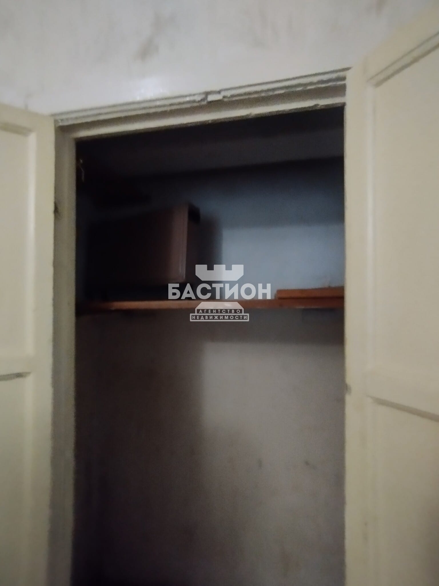 Продаётся трёхкомнатная квартира, 43 м²