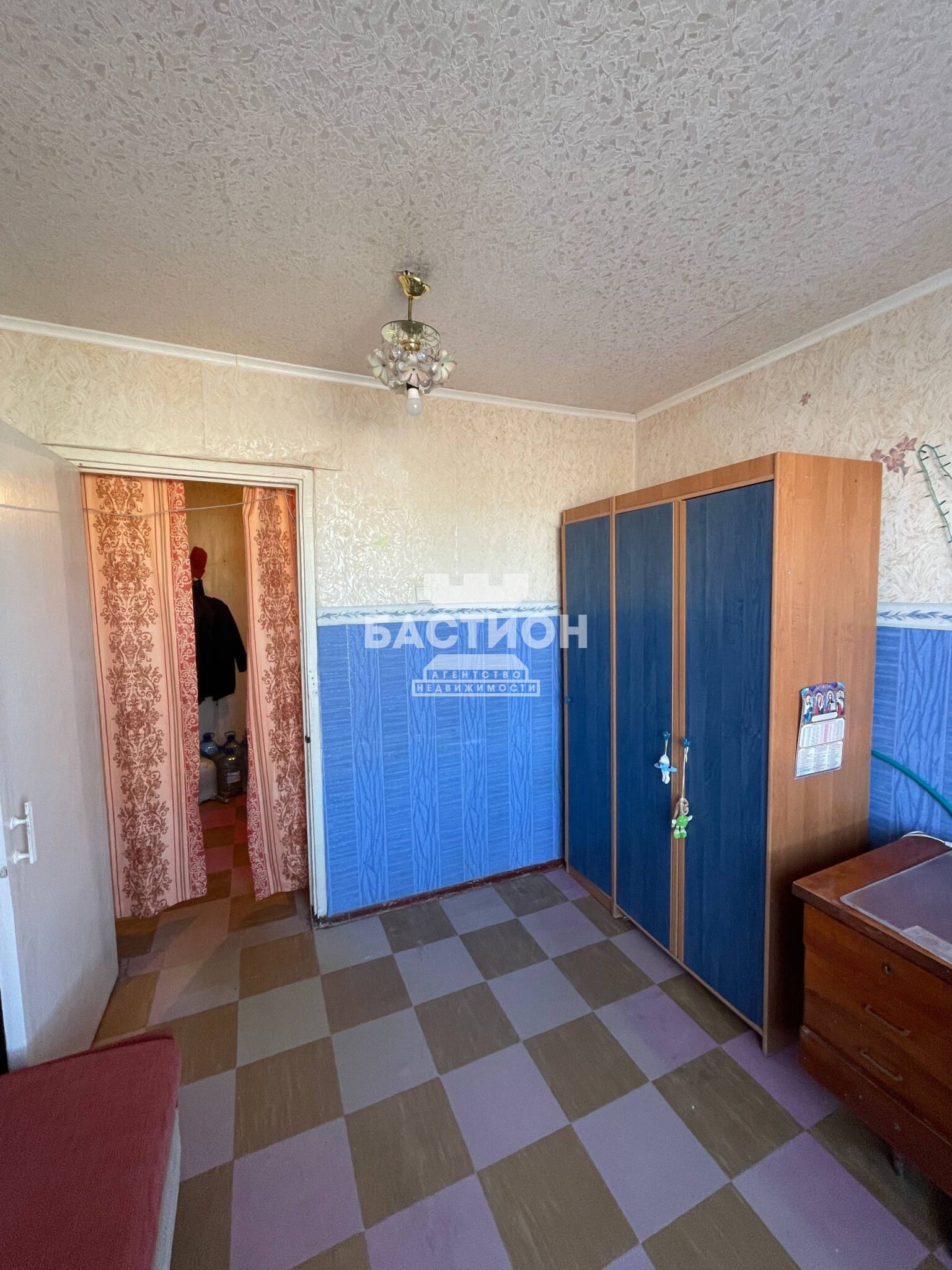 Продаётся трёхкомнатная квартира, 60,5 м²