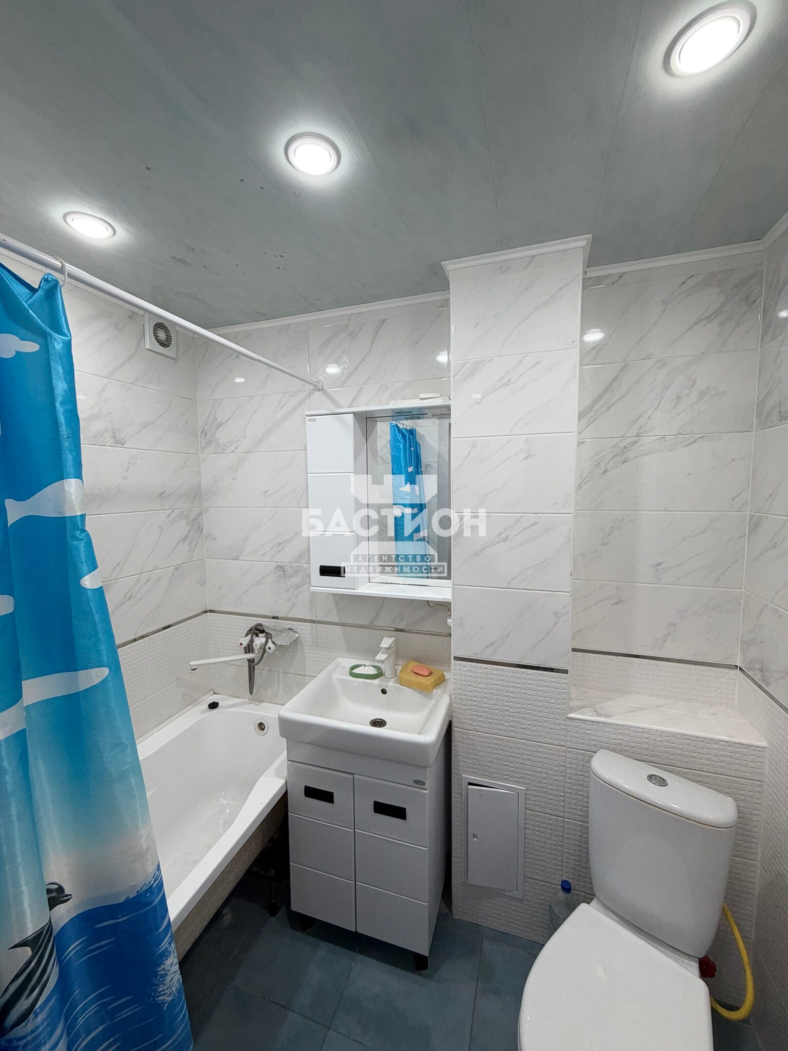 Продаётся трёхкомнатная квартира, 56 м²