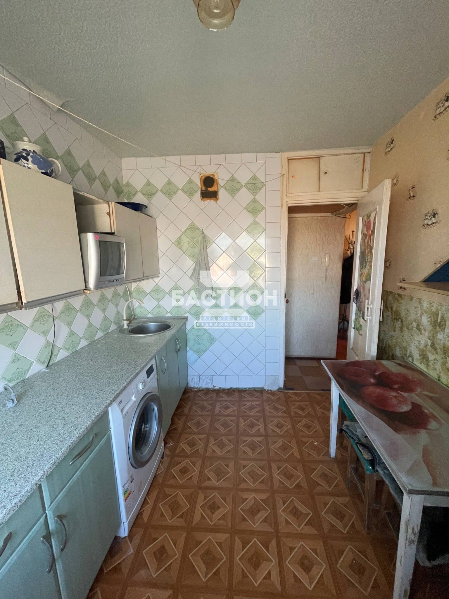 Продаётся трёхкомнатная квартира, 60,5 м²