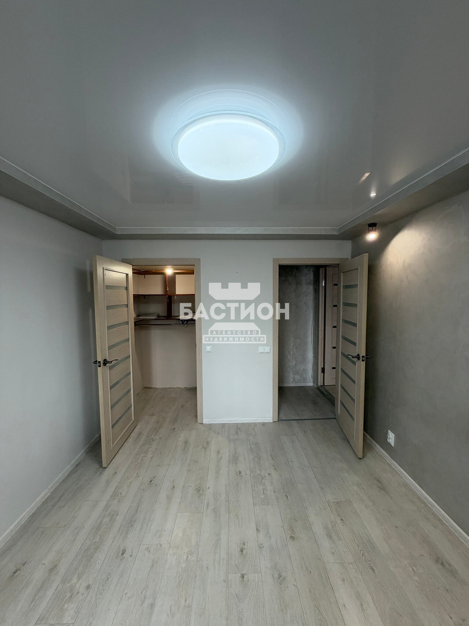 Продаётся трёхкомнатная квартира, 56 м²