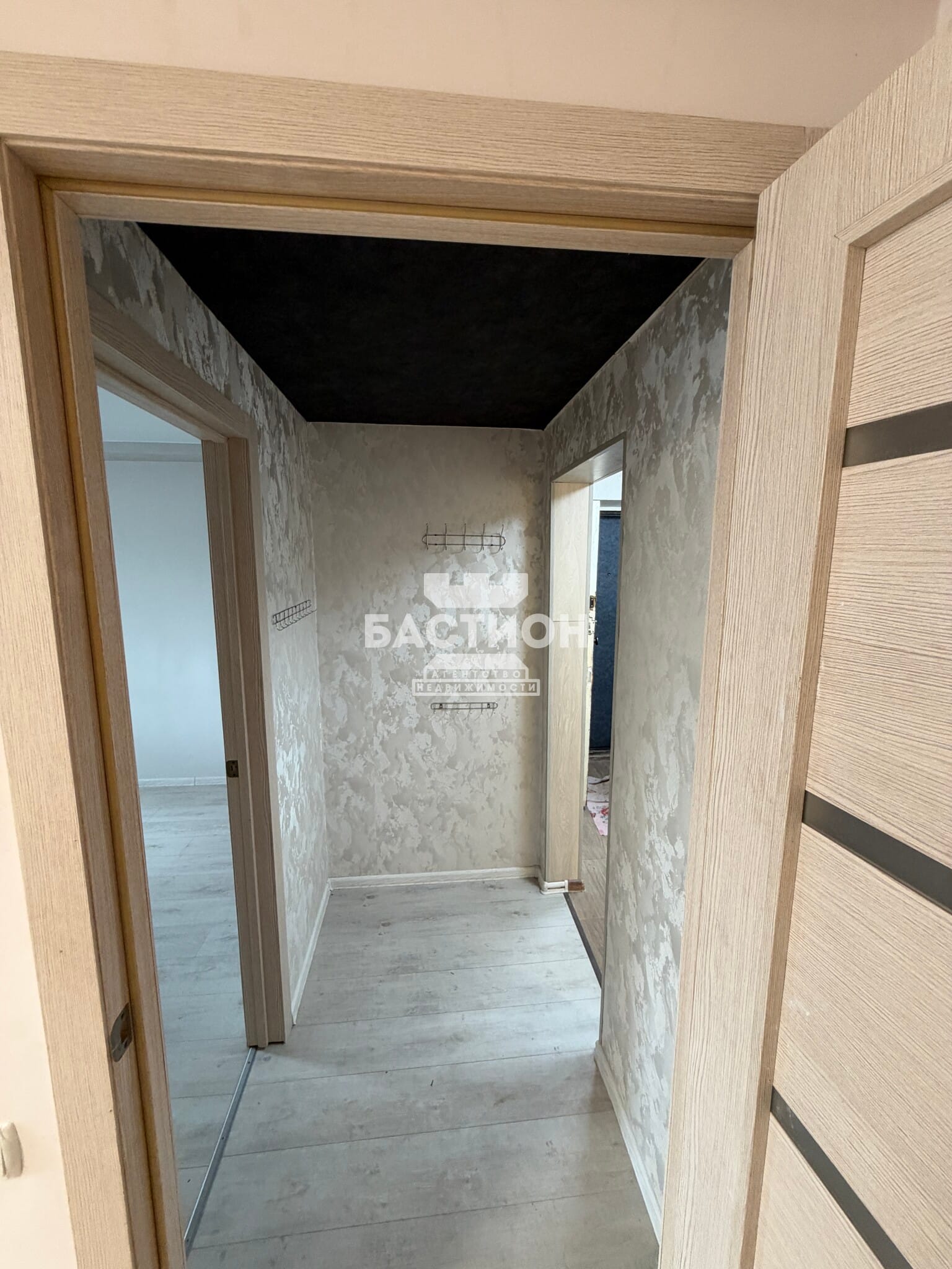 Продаётся трёхкомнатная квартира, 56 м²