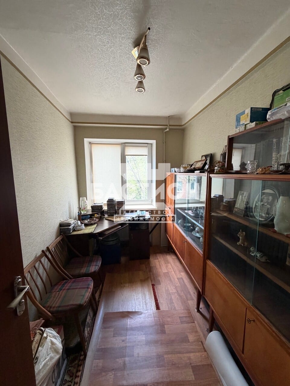 Продаётся трёхкомнатная квартира, 42 м²