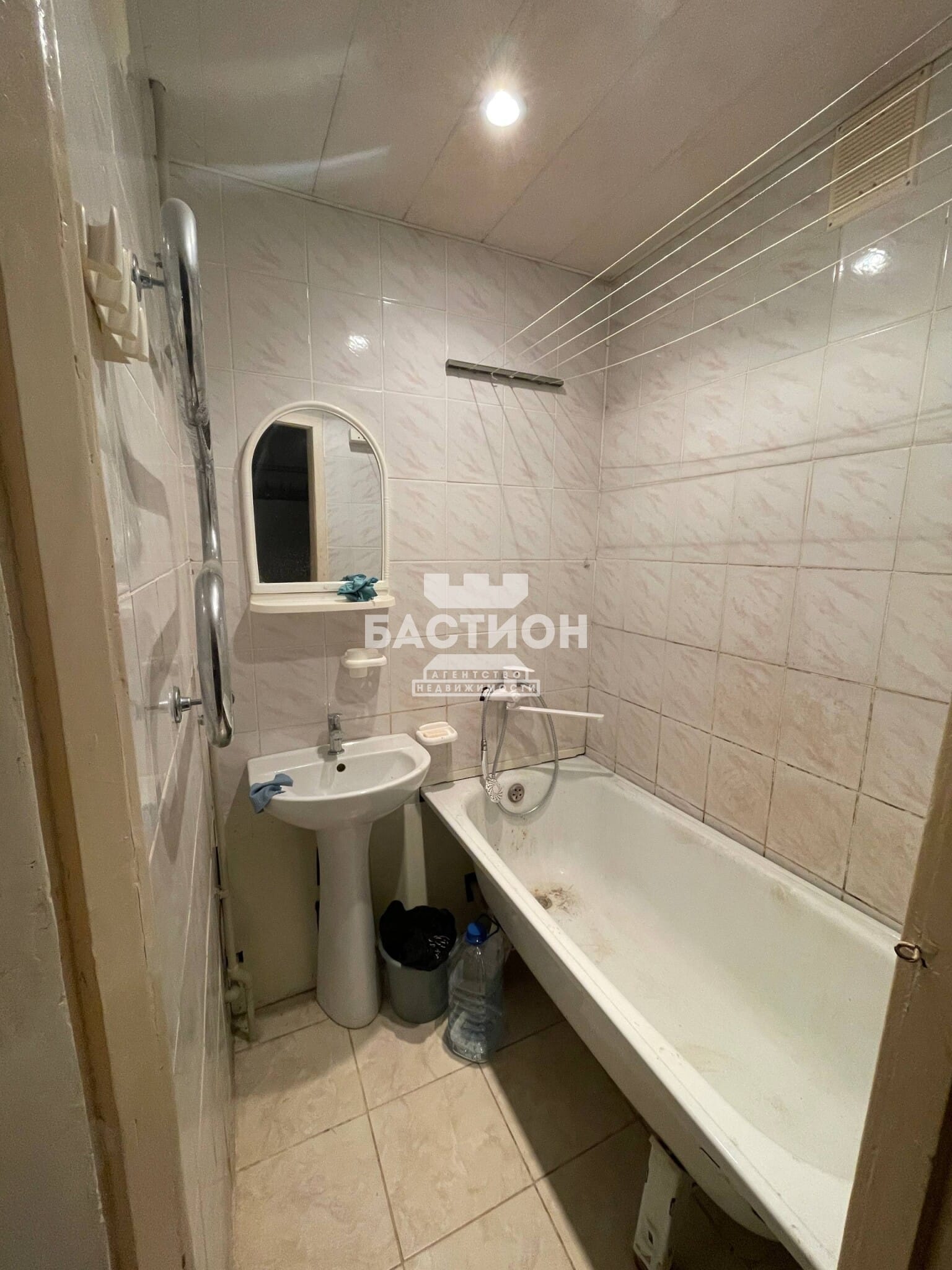 Продаётся трёхкомнатная квартира, 53,2 м²