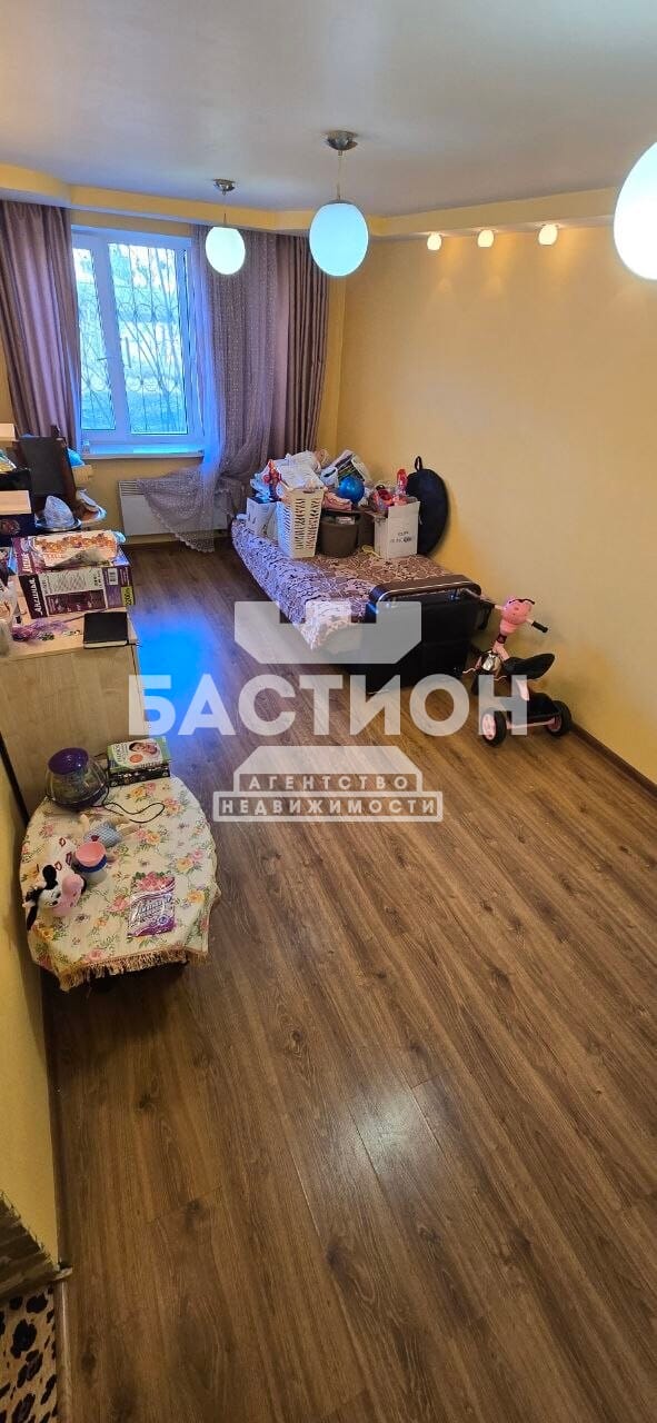 Продаётся трёхкомнатная квартира, 53,4 м²
