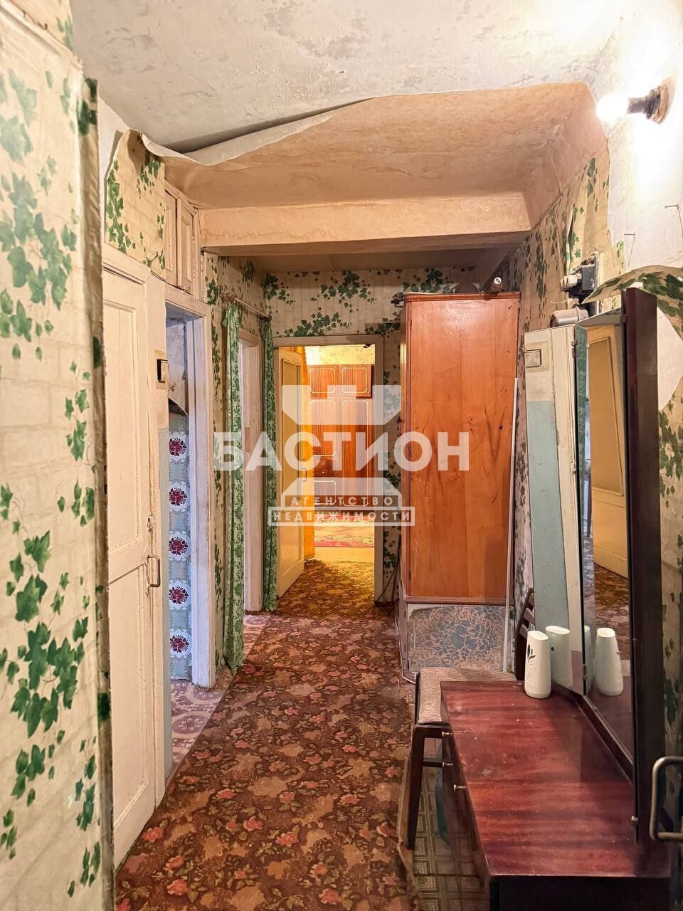 Продаётся трёхкомнатная квартира, 56 м²