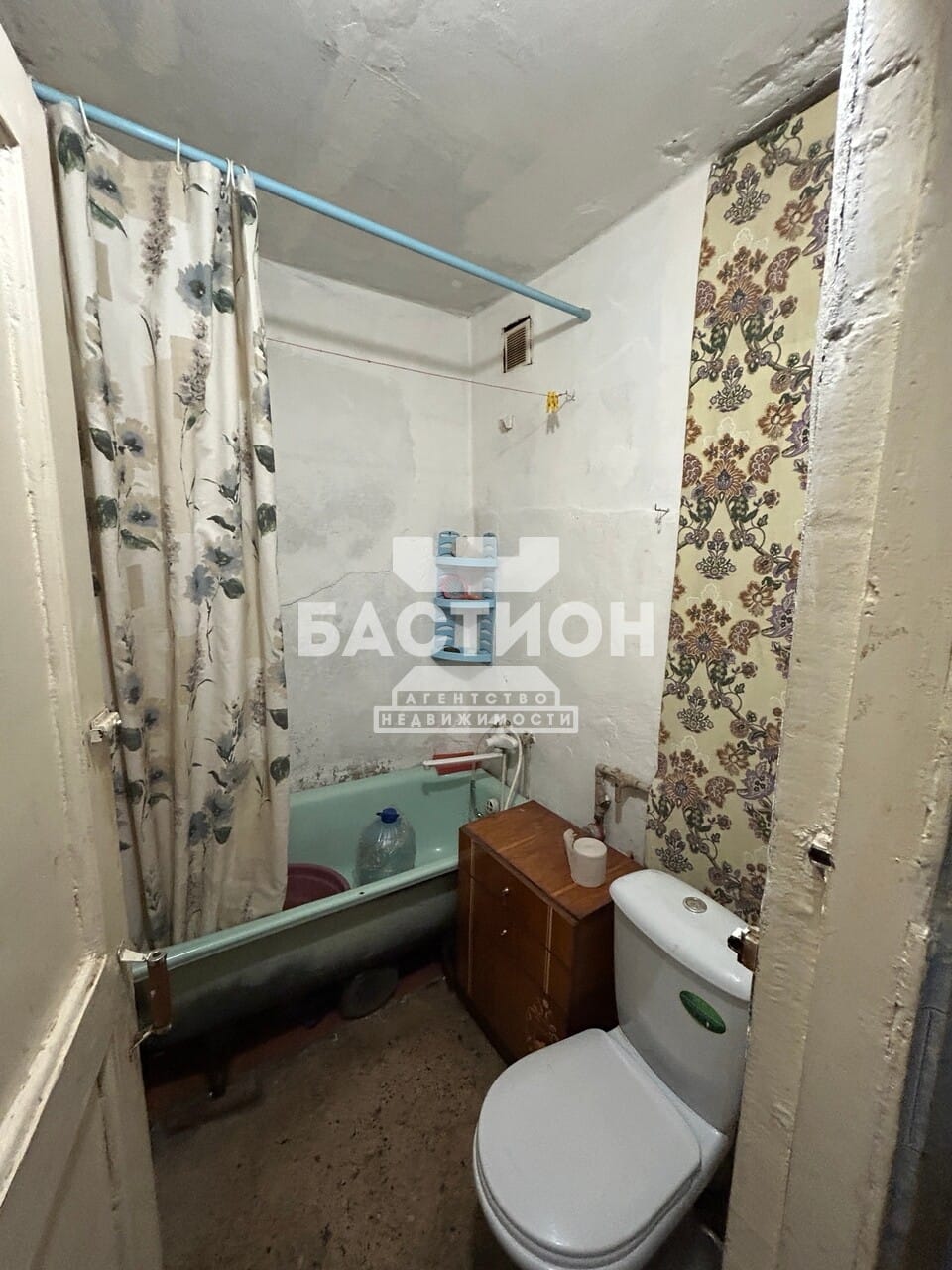 Продаётся трёхкомнатная квартира, 52,9 м²