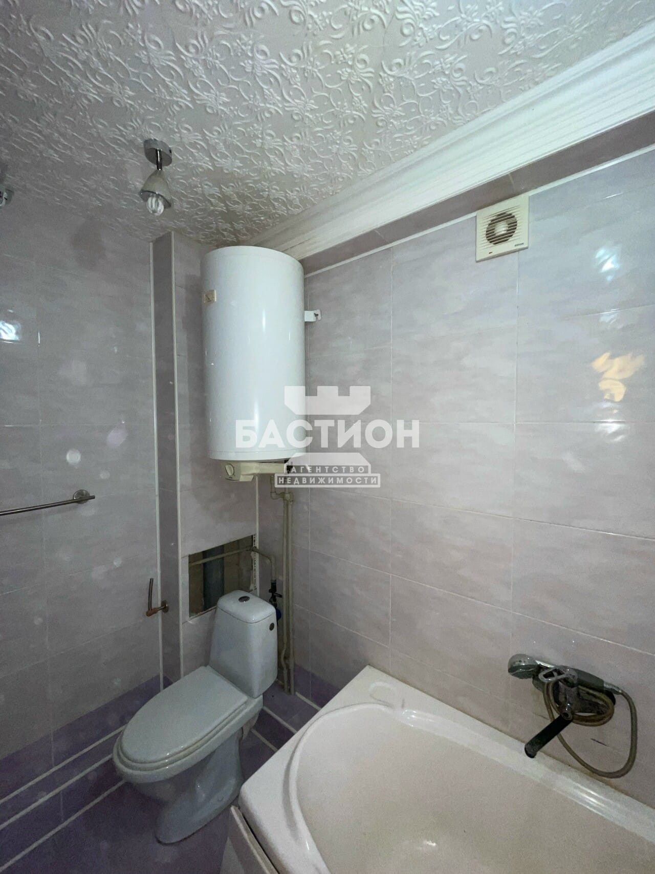 Продаётся трёхкомнатная квартира, 67,5 м²