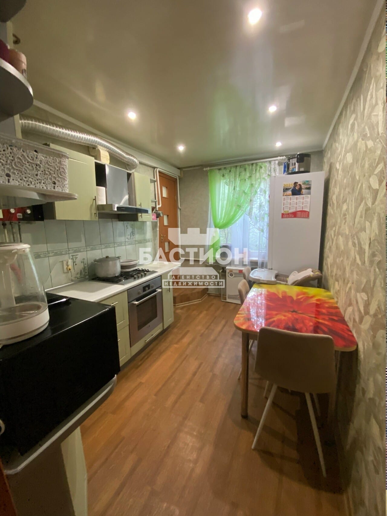 Продаётся трёхкомнатная квартира, 59 м²